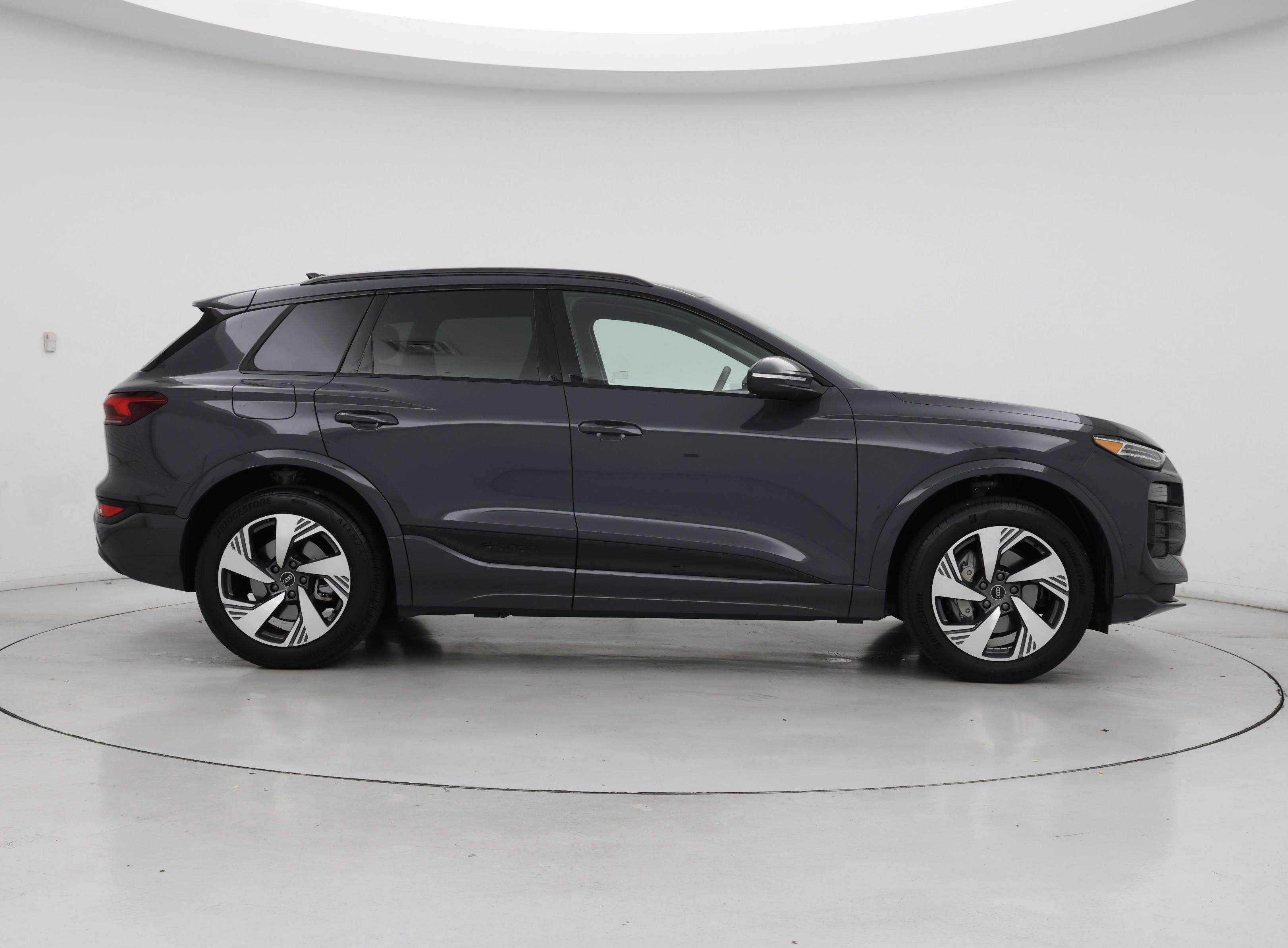 Thumbnail: 2025 Audi Q6 e-tron - 7