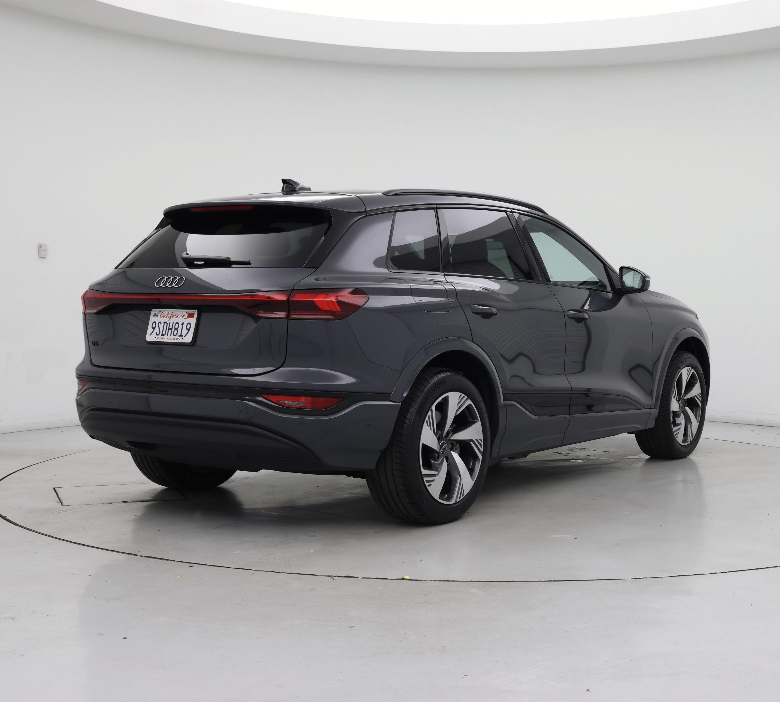 Thumbnail: 2025 Audi Q6 e-tron - 8