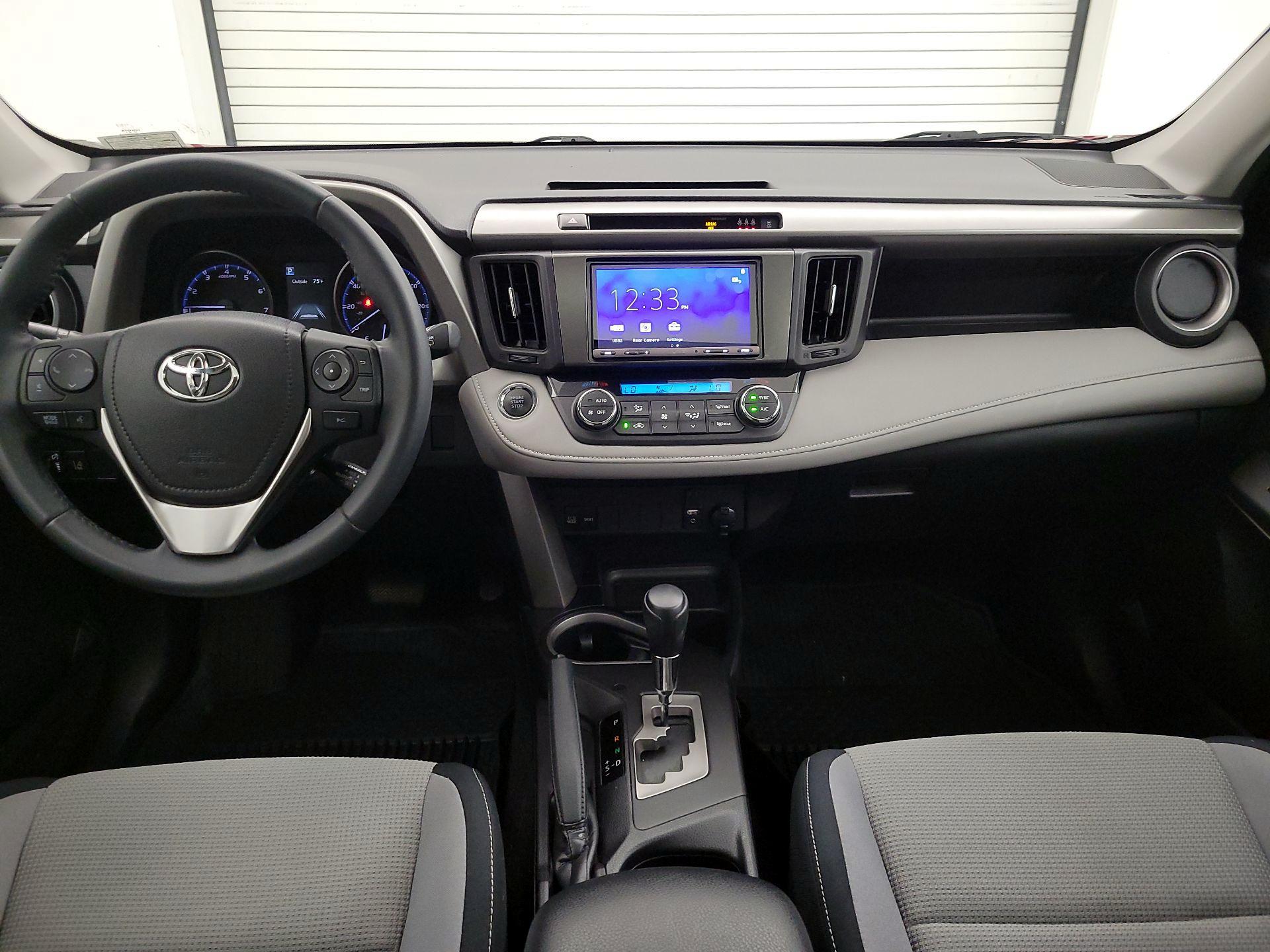 Thumbnail: 2017 Toyota RAV4 - 9