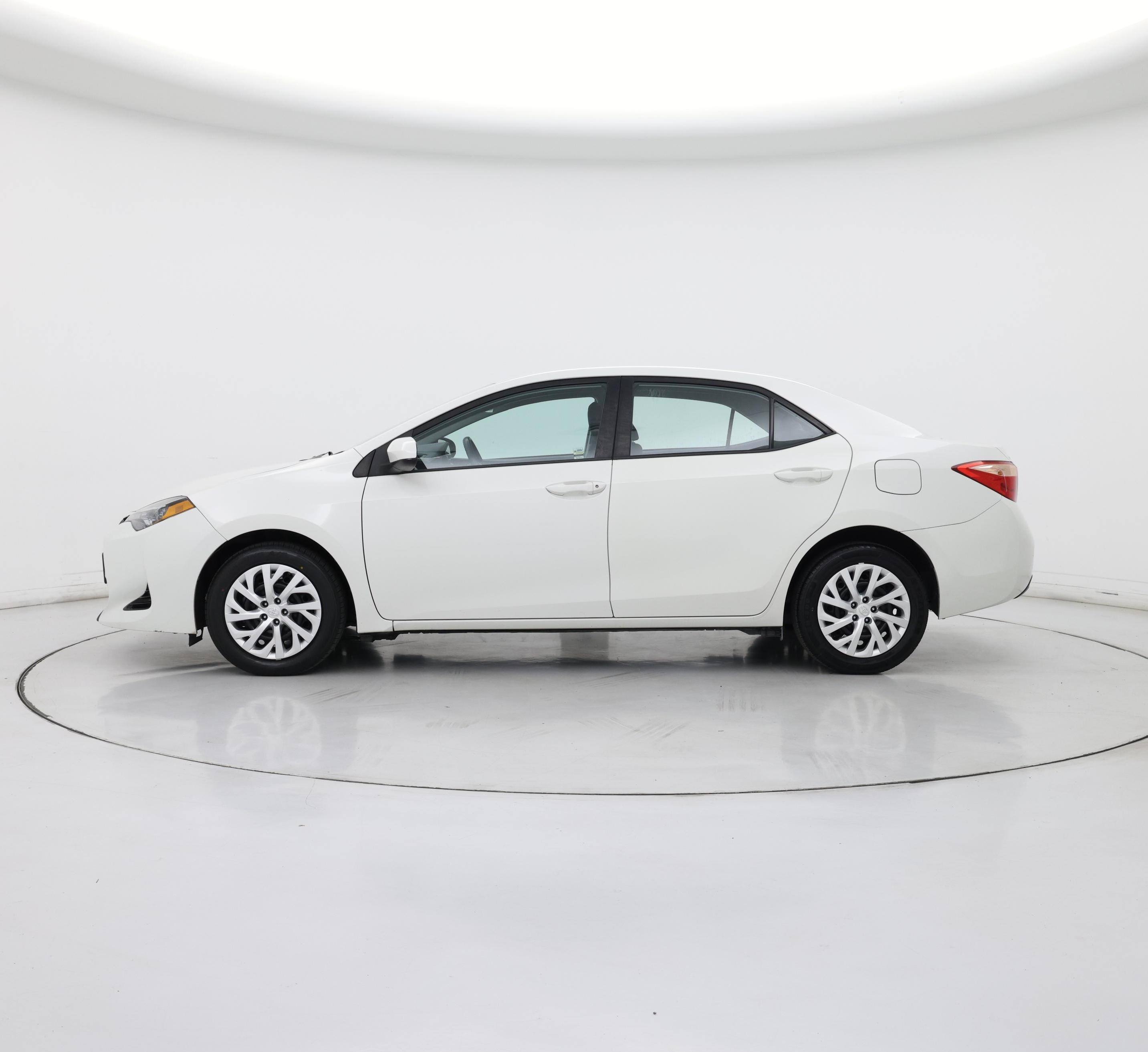 Thumbnail: 2018 Toyota Corolla - 3