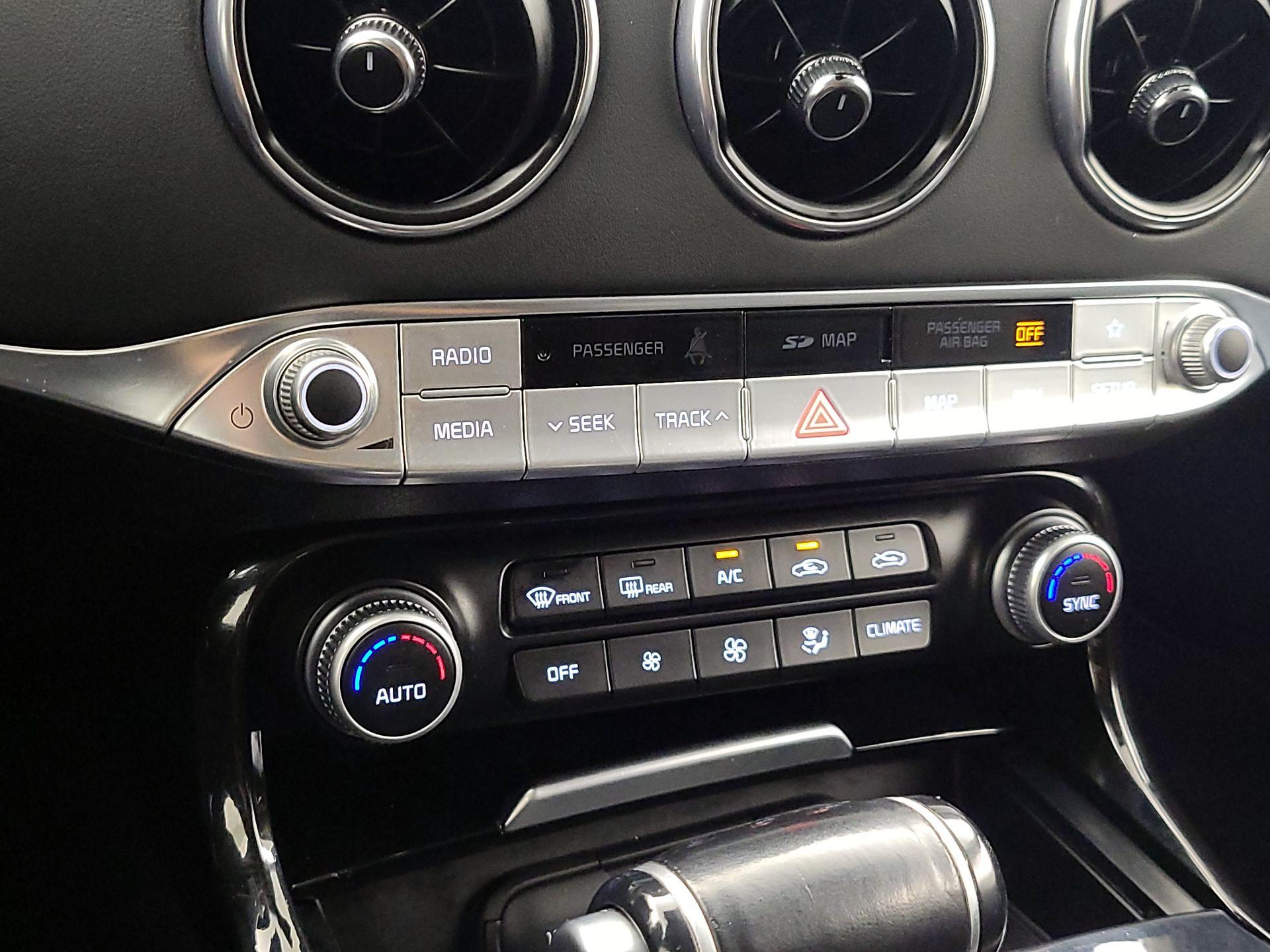 Thumbnail: 2018 Kia Stinger - 17