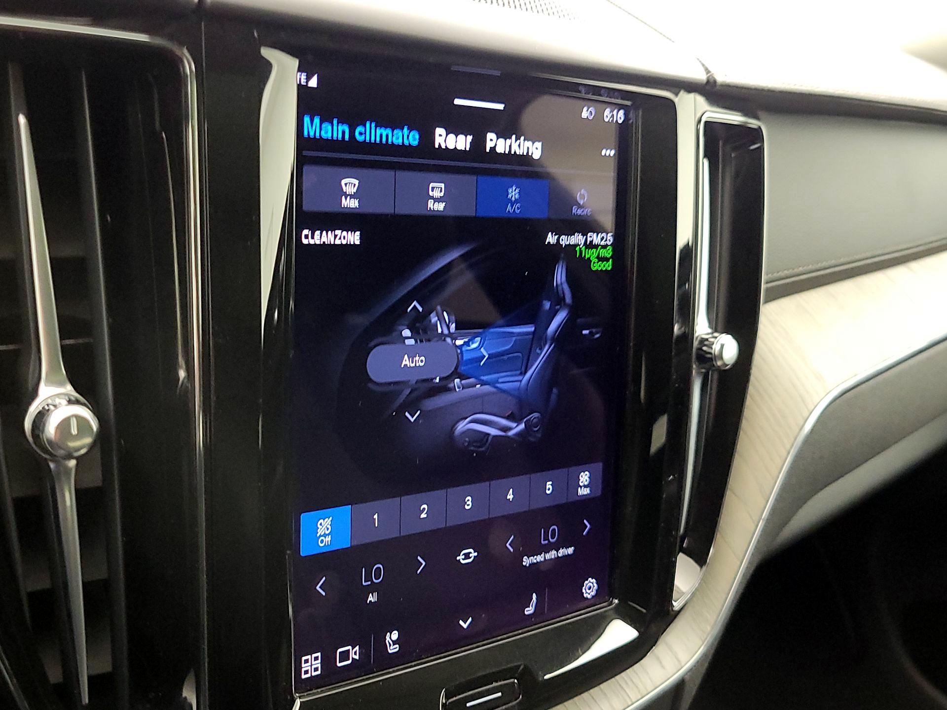 Thumbnail: 2022 Volvo XC60 - 16