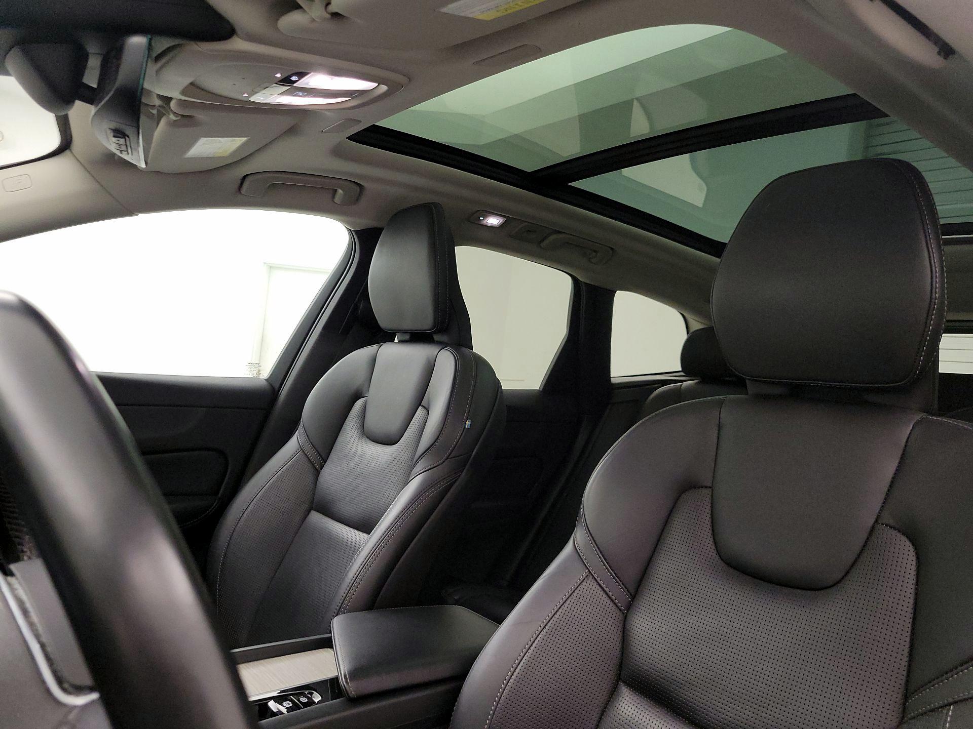 Thumbnail: 2022 Volvo XC60 - 18