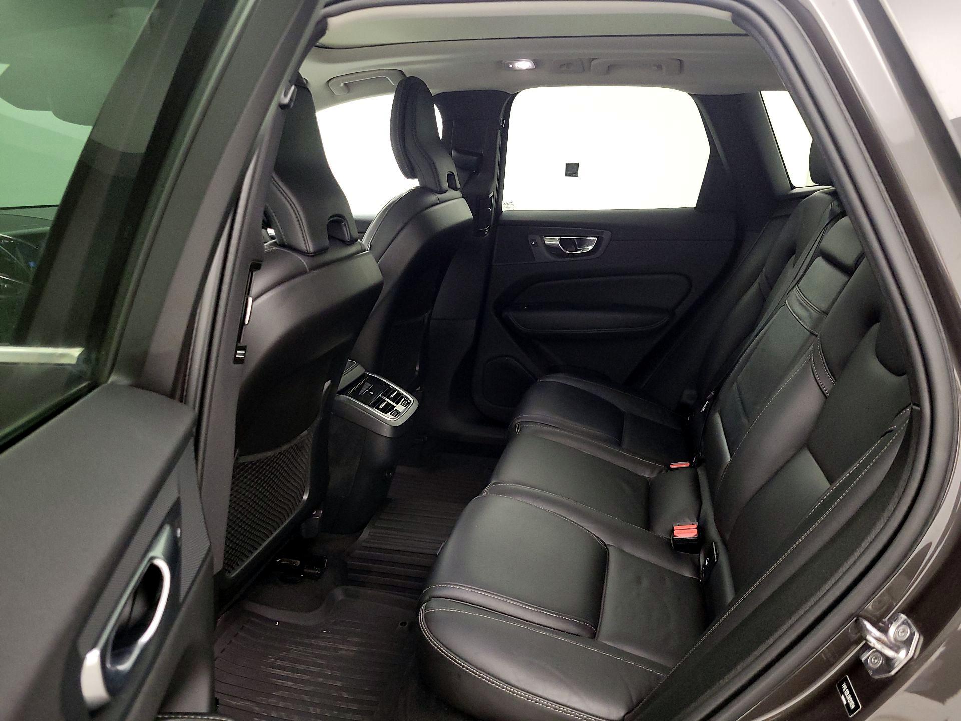 Thumbnail: 2022 Volvo XC60 - 19