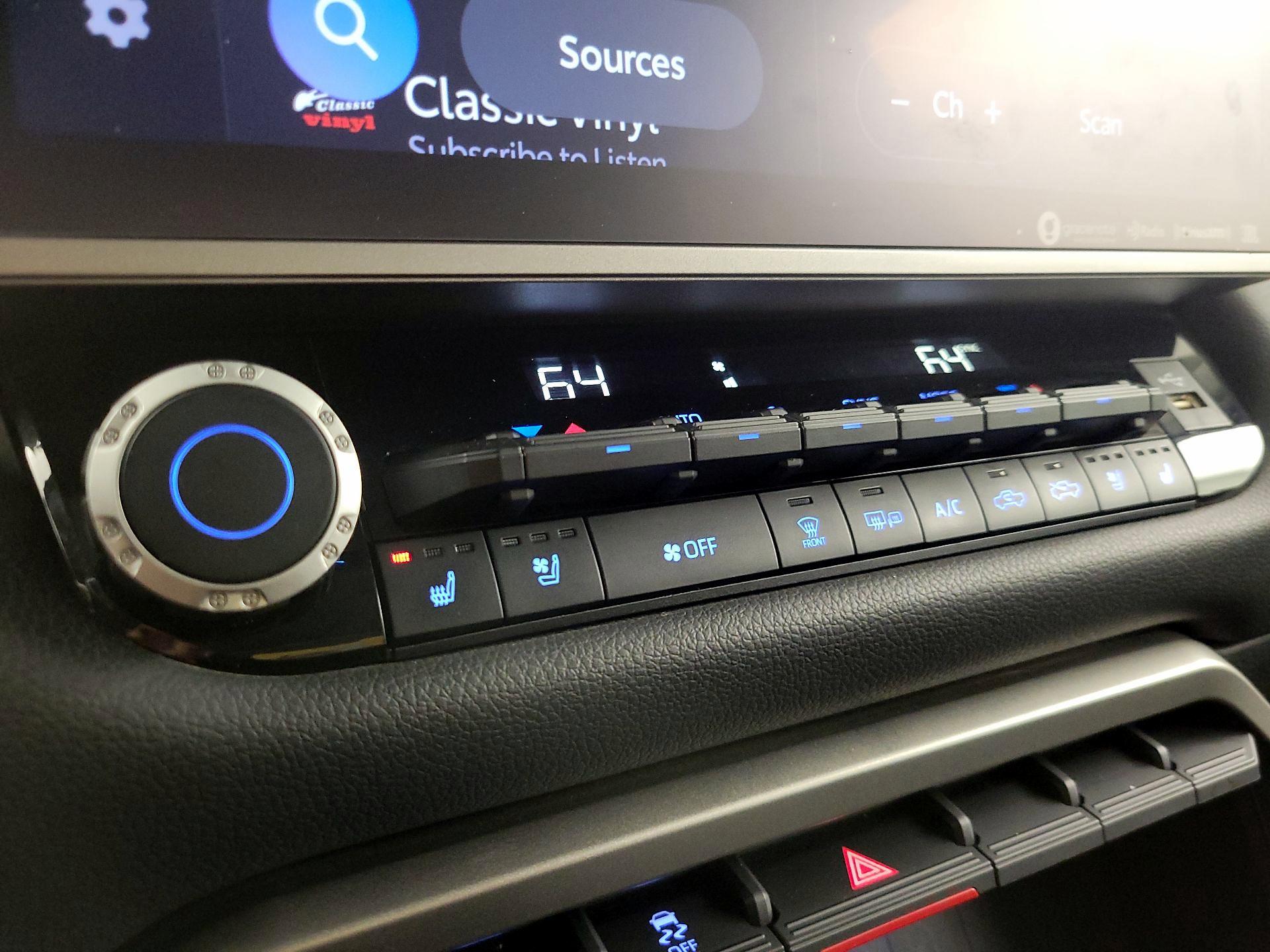 Thumbnail: 2023 Toyota Tundra - 16