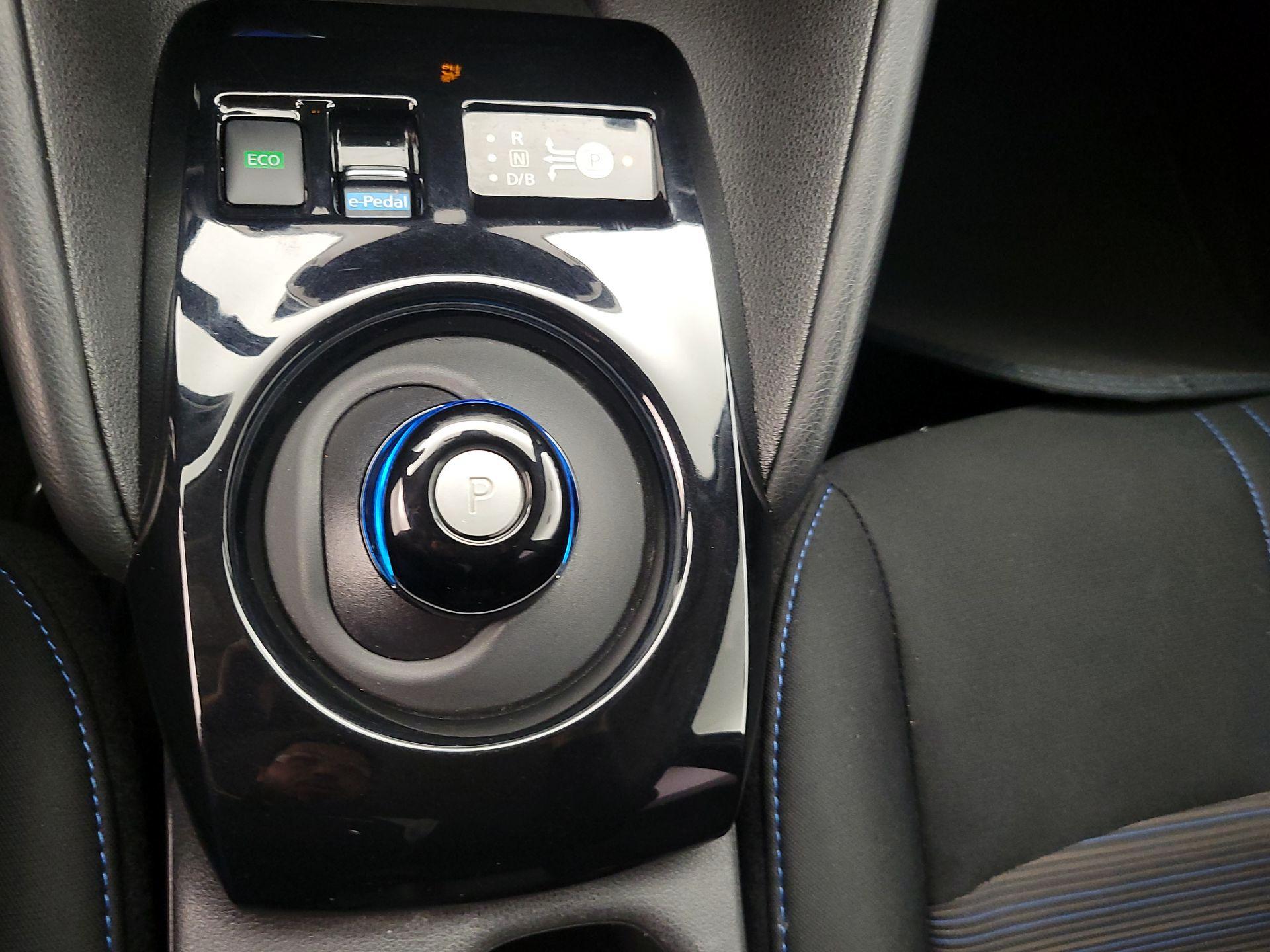 Thumbnail: 2022 Nissan Leaf - 17