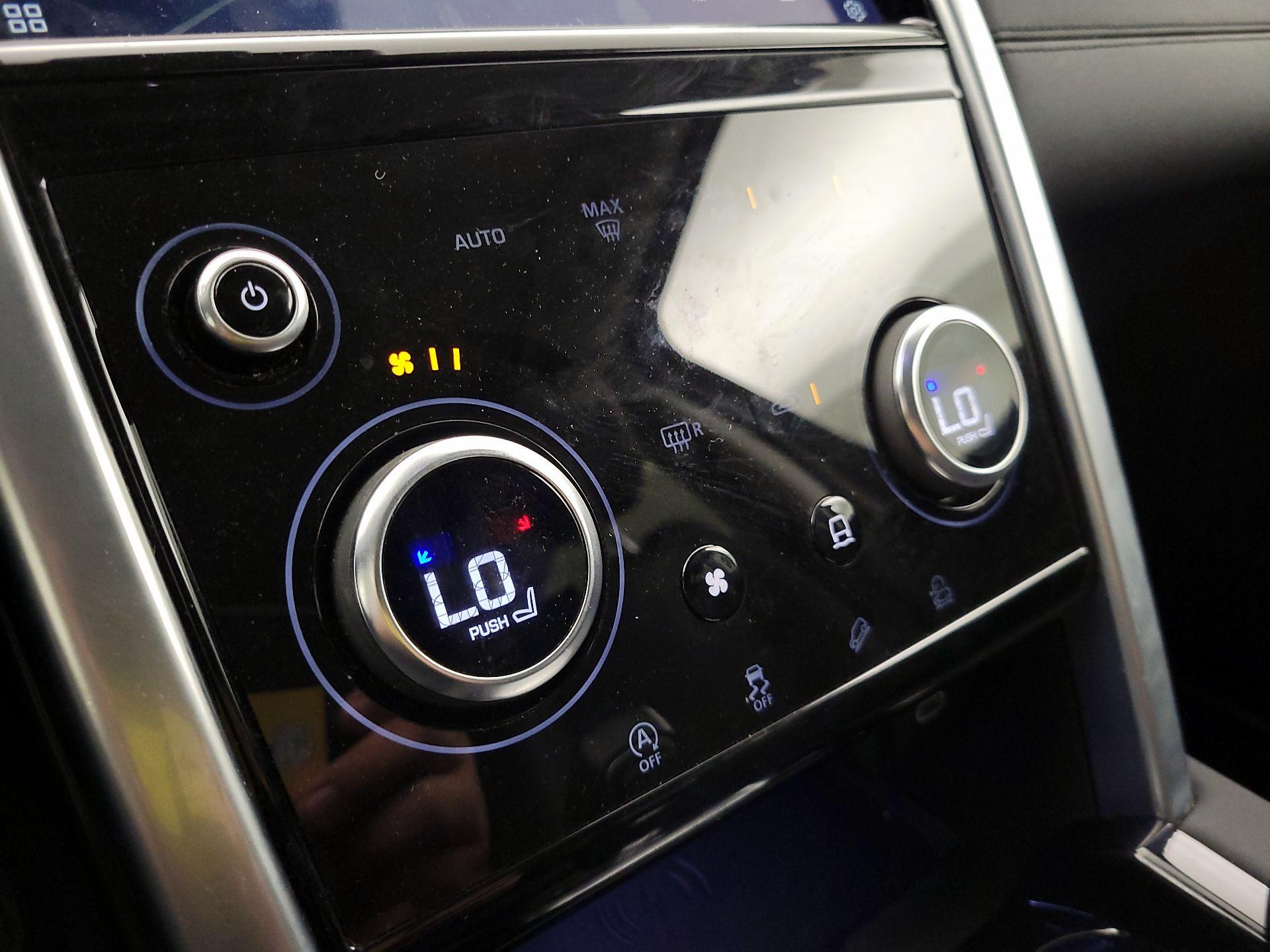 Thumbnail: 2023 Land Rover Discovery Sport - 17