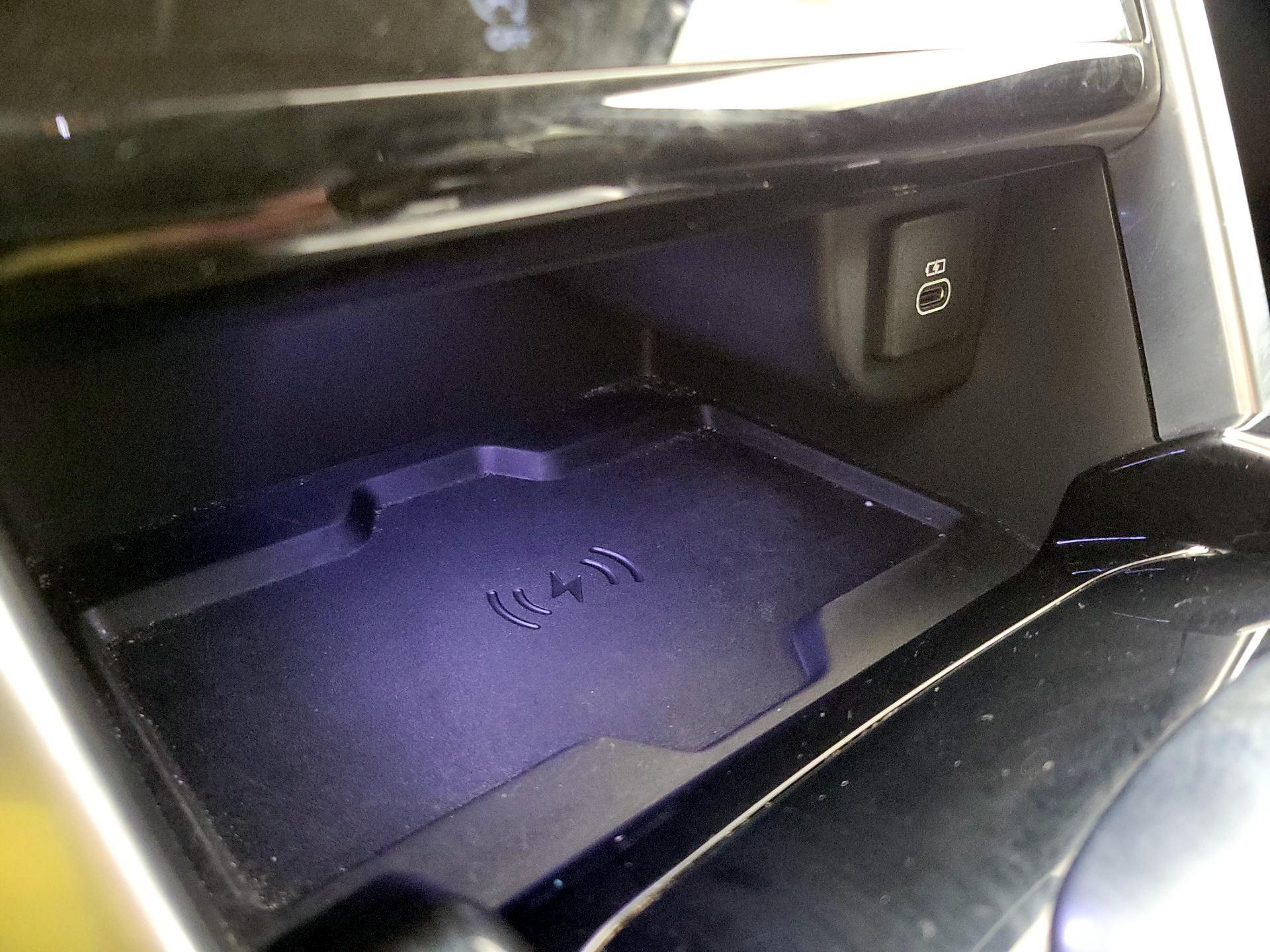 Thumbnail: 2023 Land Rover Discovery Sport - 19