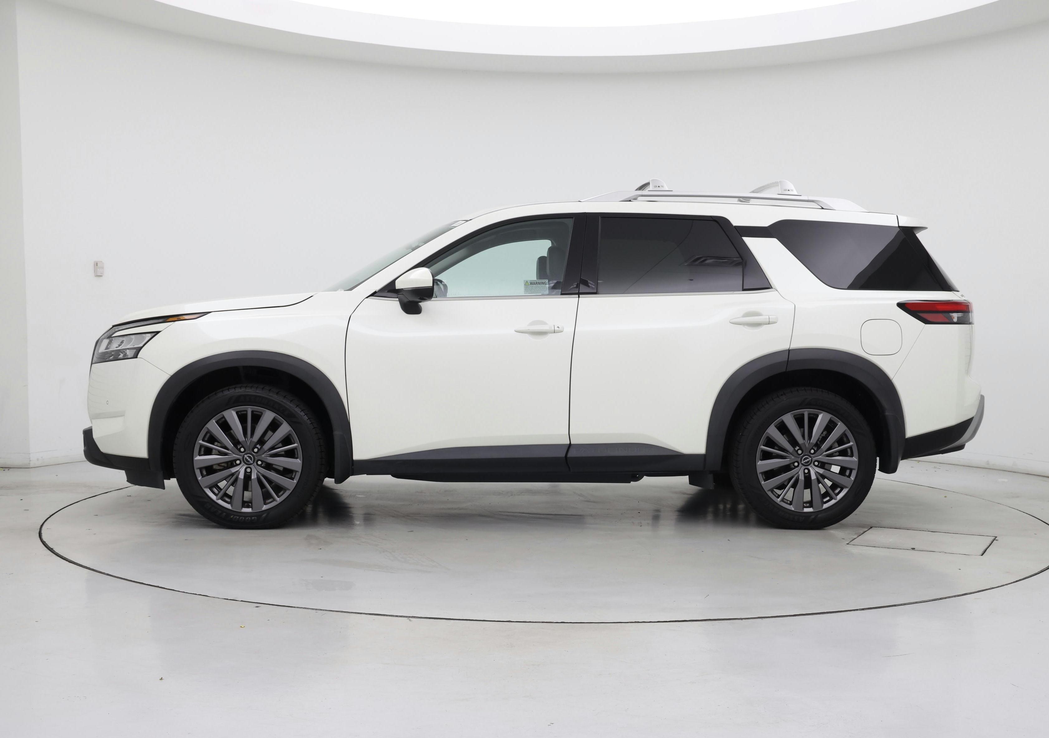 Thumbnail: 2023 Nissan Pathfinder - 3