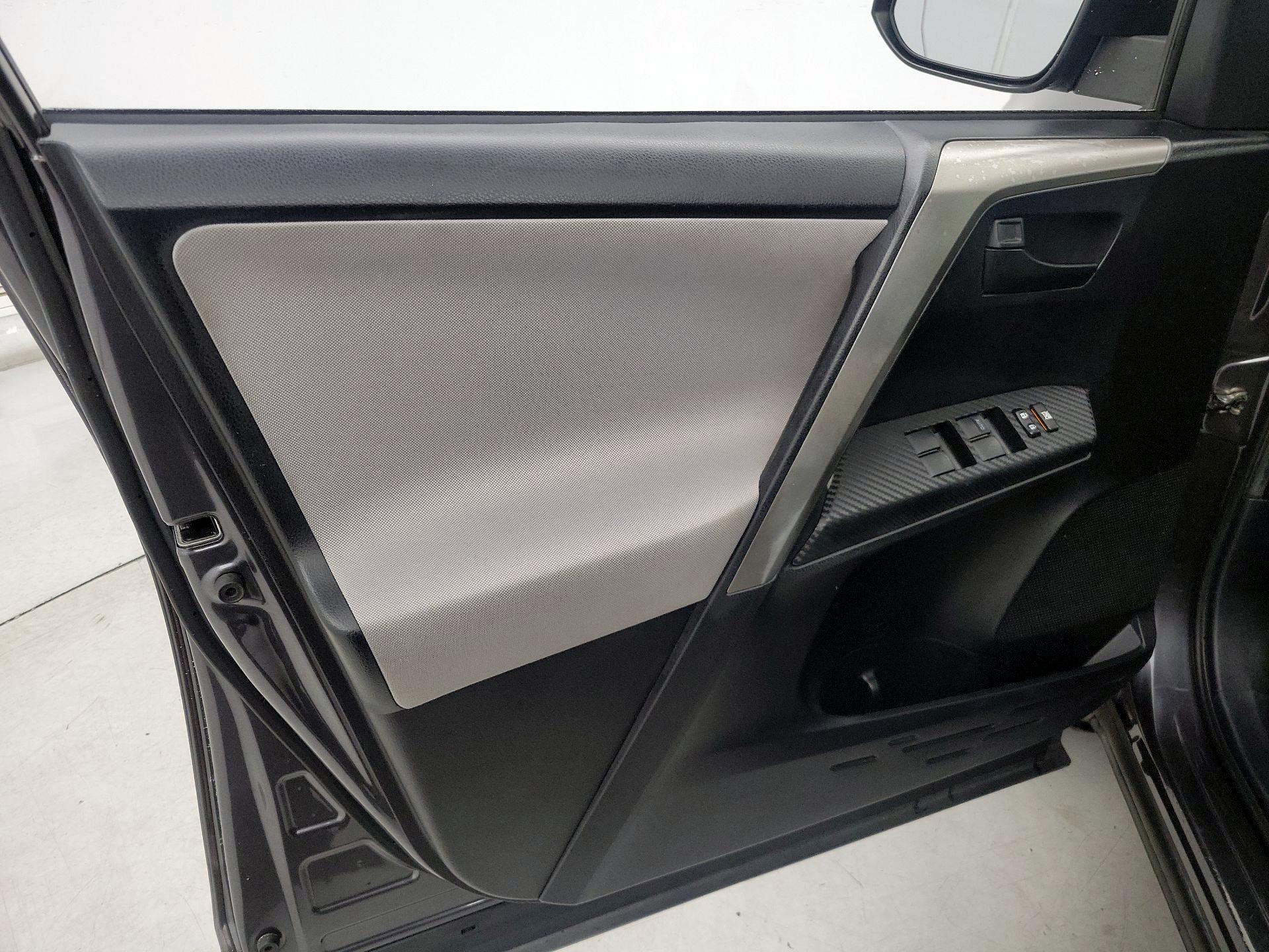 Thumbnail: 2014 Toyota RAV4 - 12