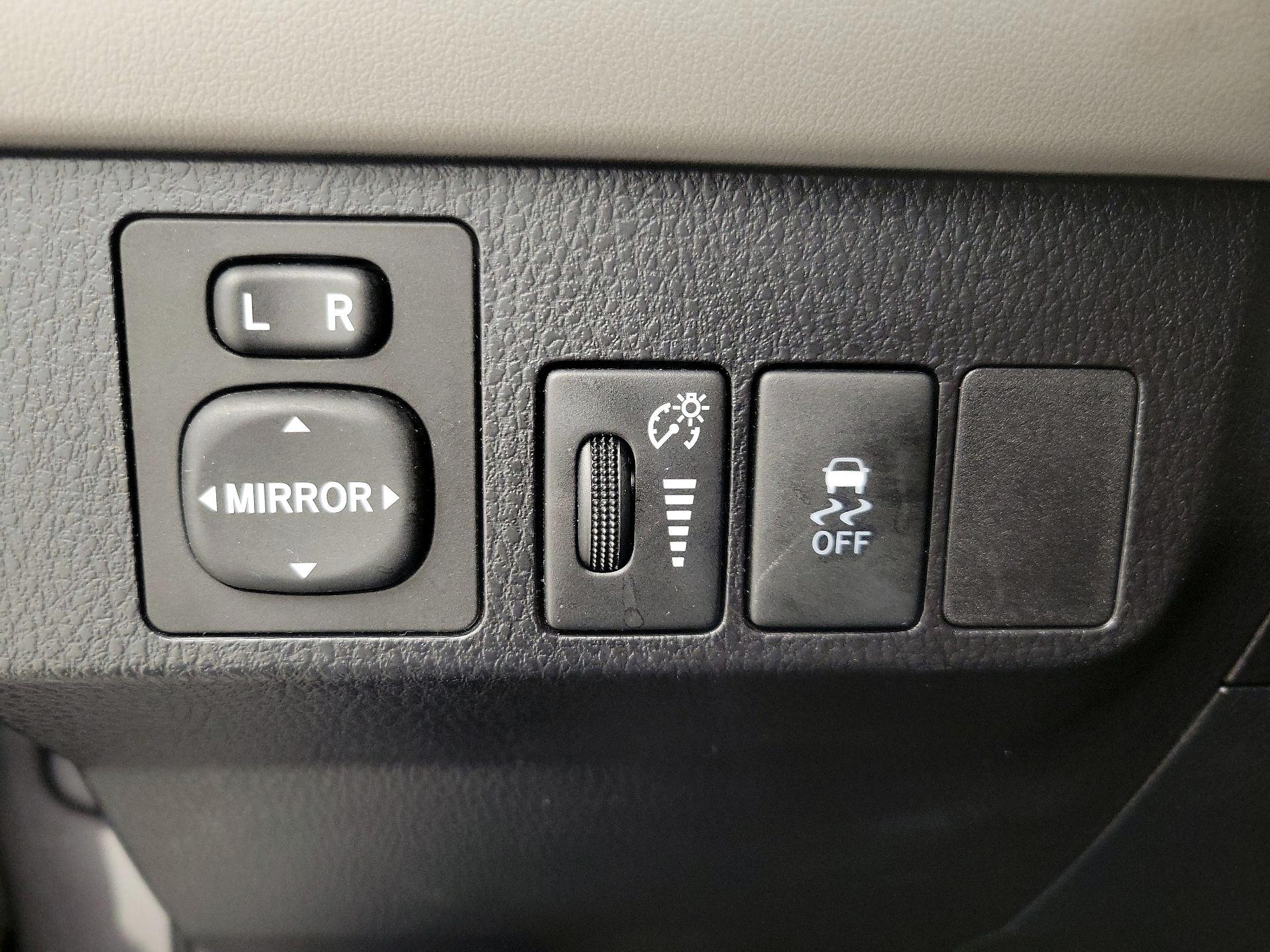 Thumbnail: 2014 Toyota RAV4 - 13