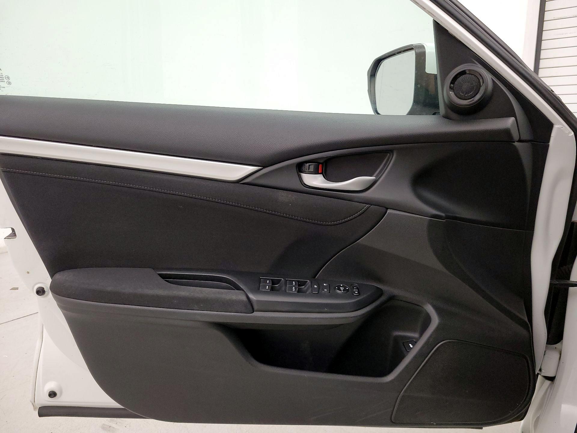 Thumbnail: 2016 Honda Civic - 12
