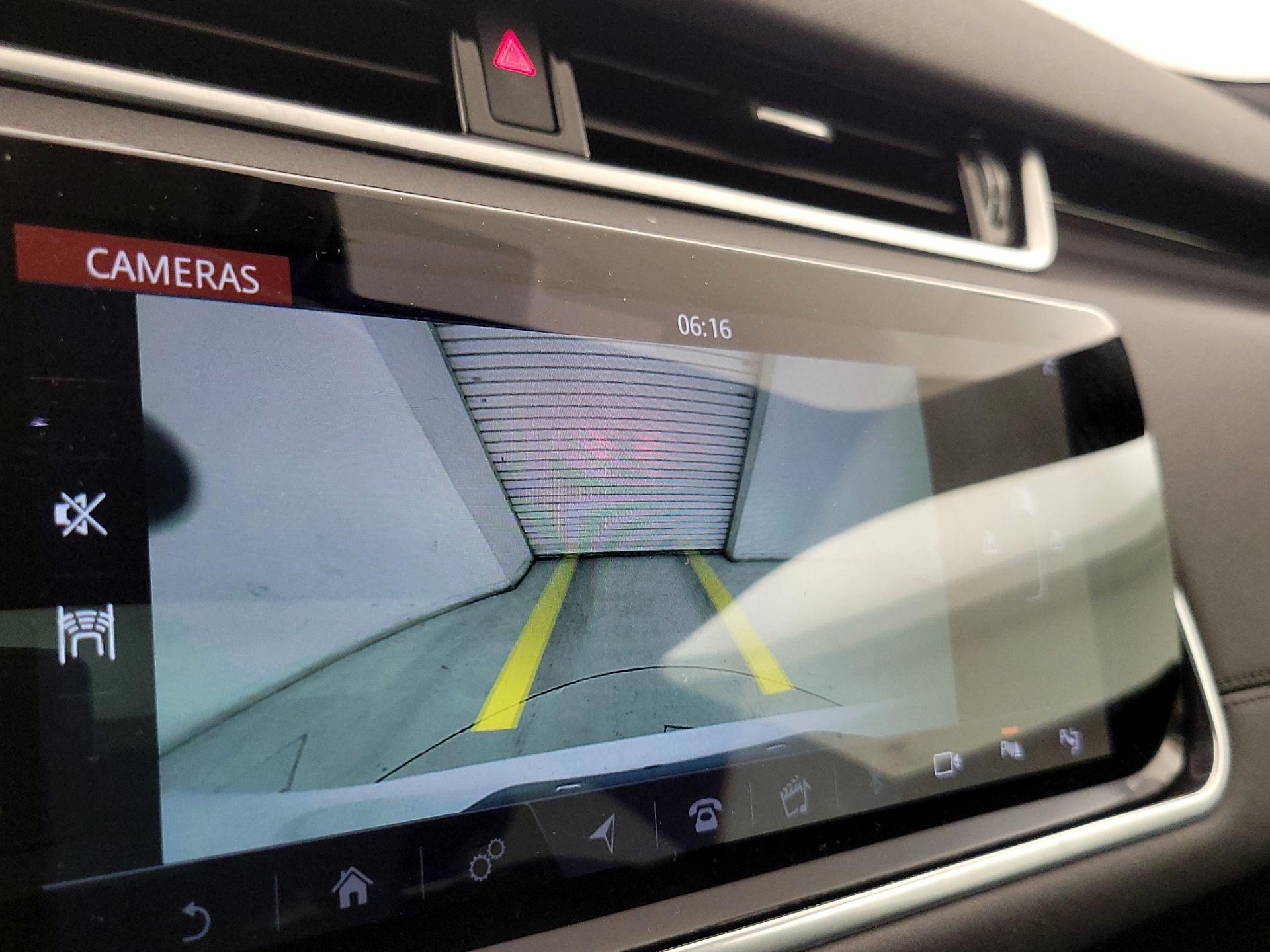Thumbnail: 2020 Land Rover Range Rover Evoque - 14