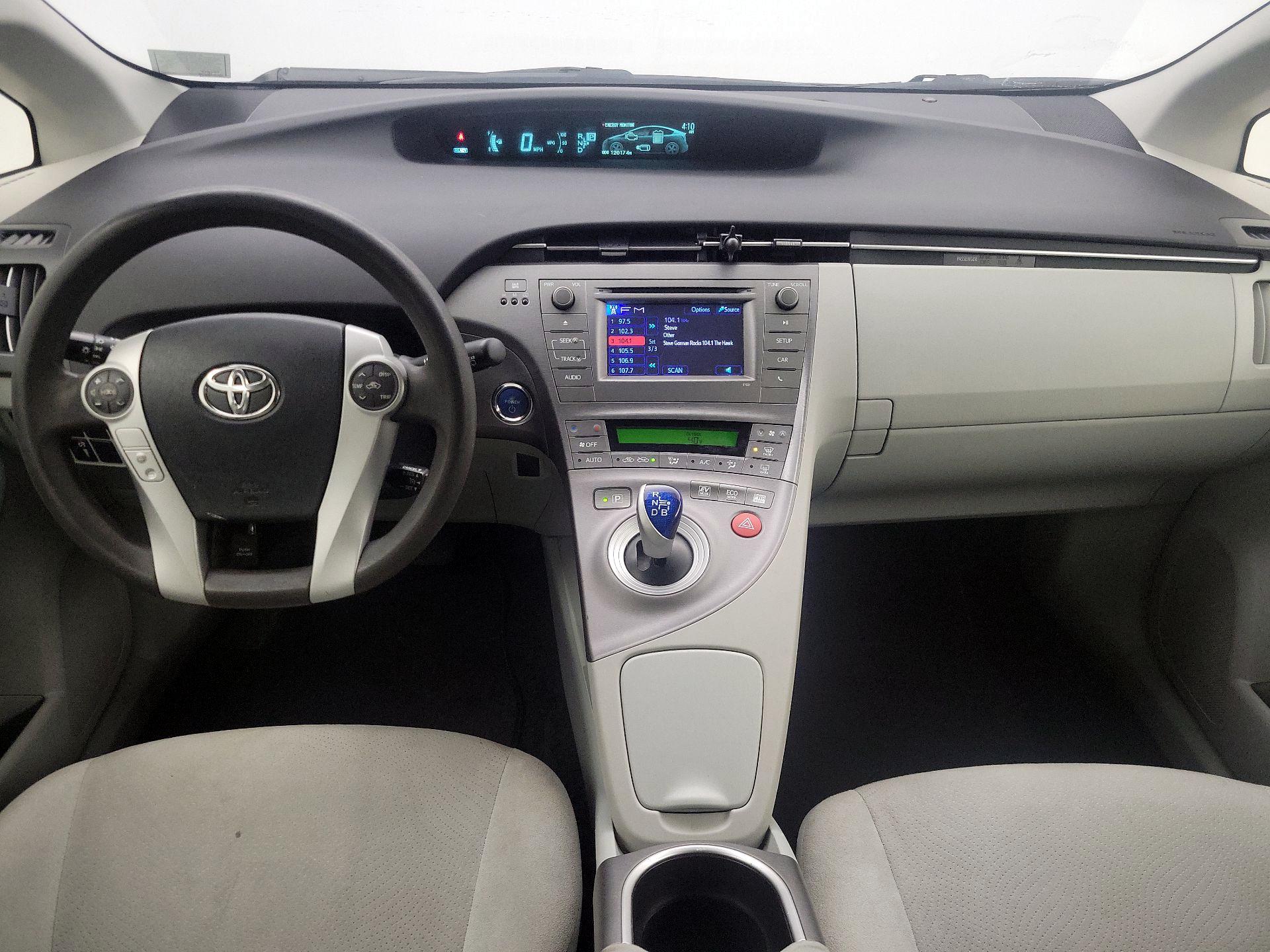 Thumbnail: 2015 Toyota Prius - 9