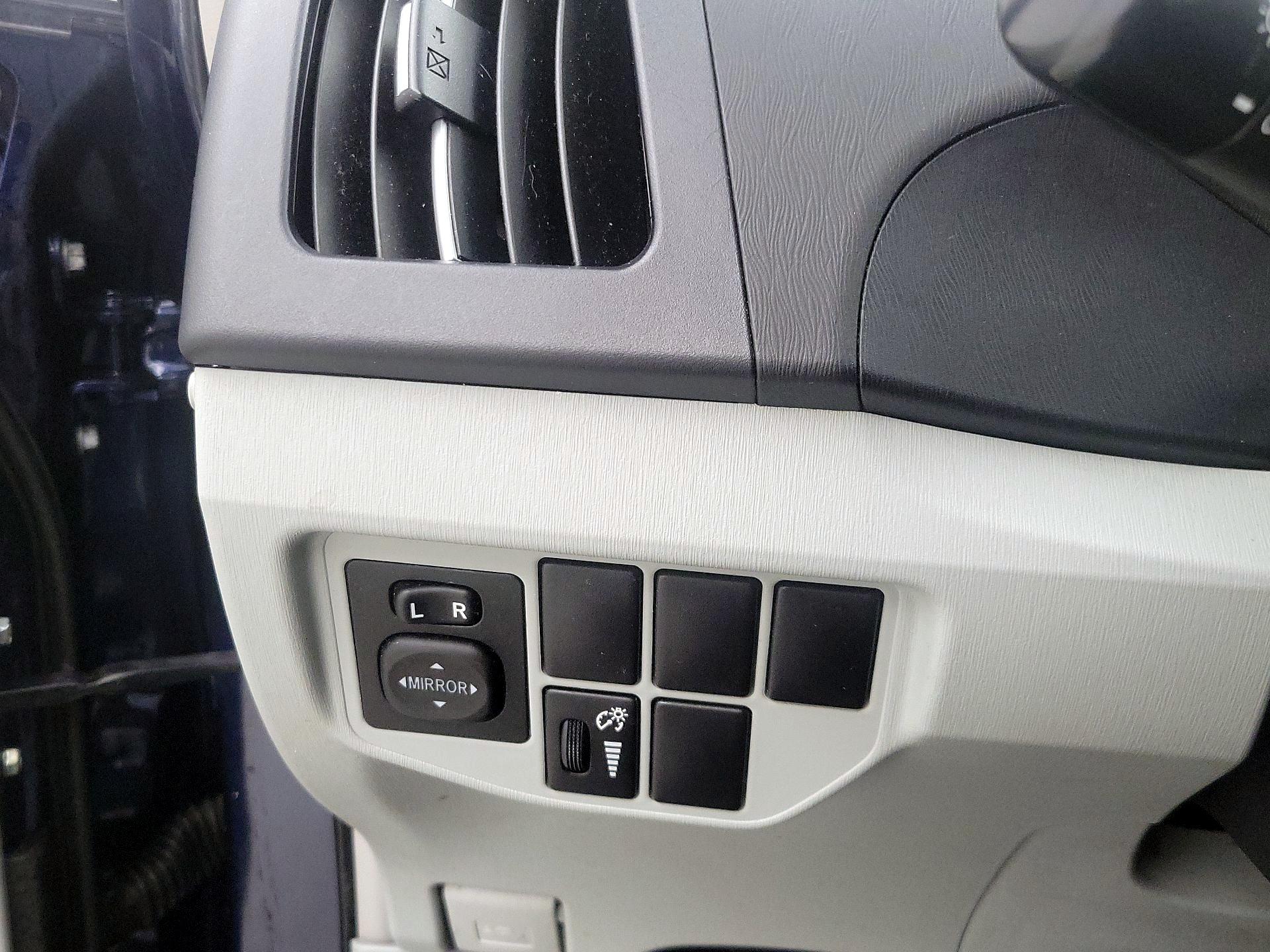 Thumbnail: 2015 Toyota Prius - 13