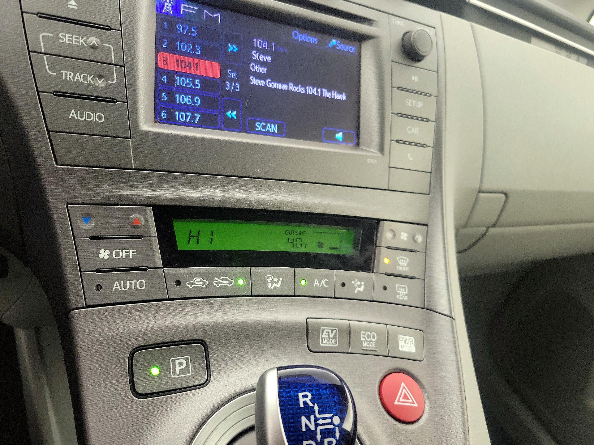 Thumbnail: 2015 Toyota Prius - 16