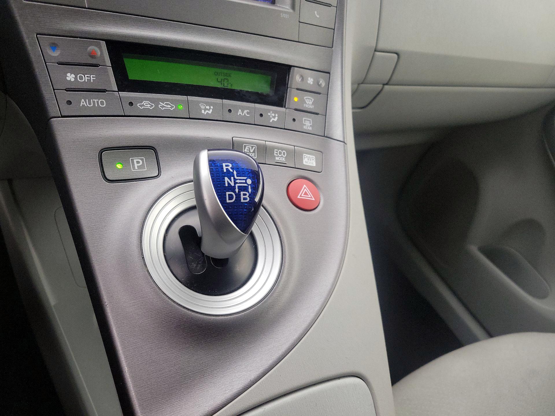 Thumbnail: 2015 Toyota Prius - 17