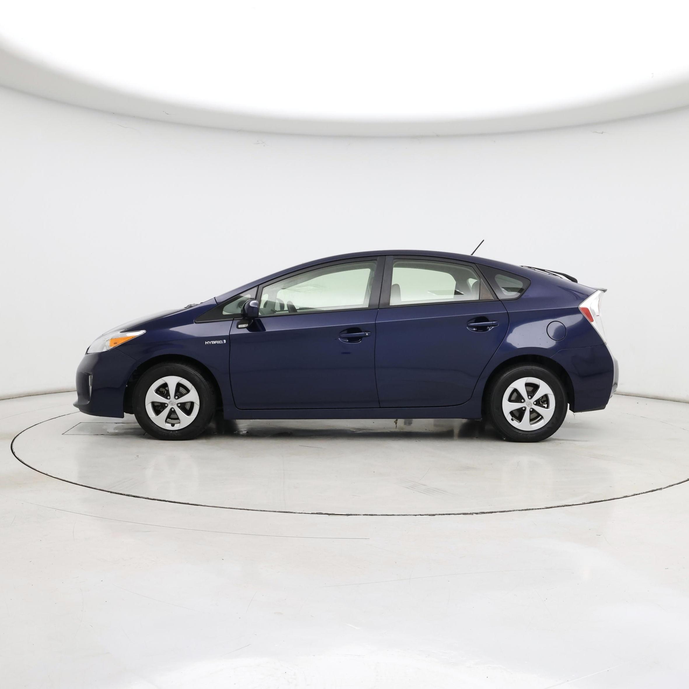 Thumbnail: 2015 Toyota Prius - 3