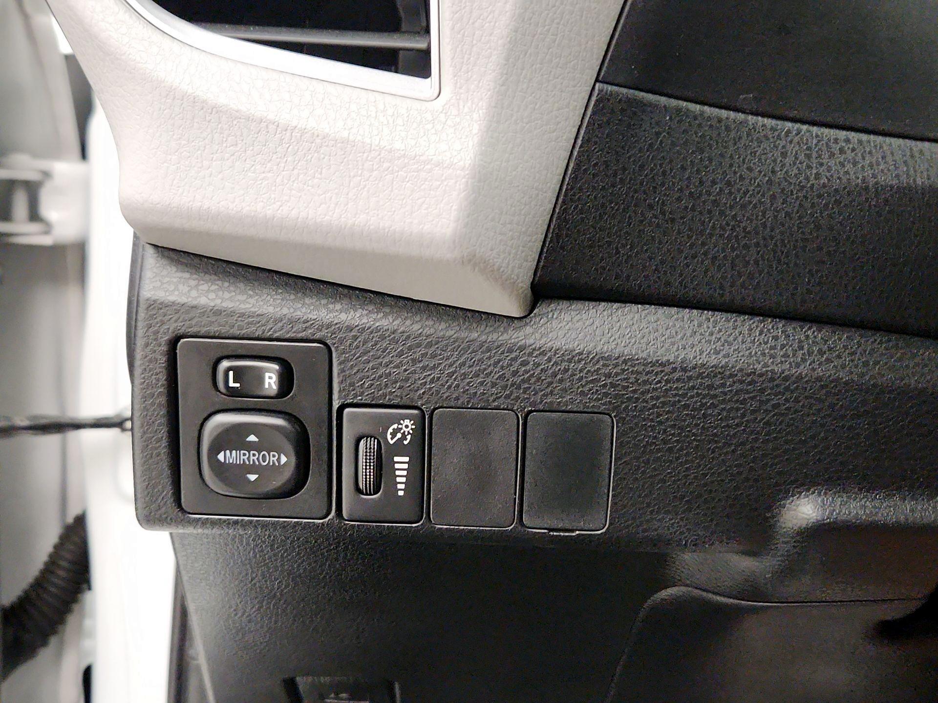 Thumbnail: 2016 Toyota Corolla - 13