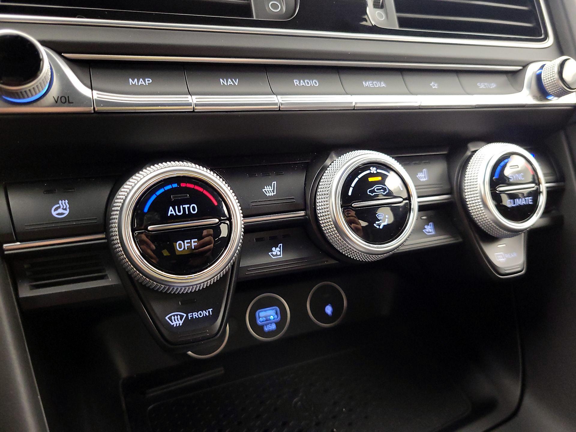 Thumbnail: 2023 Genesis G70 - 17