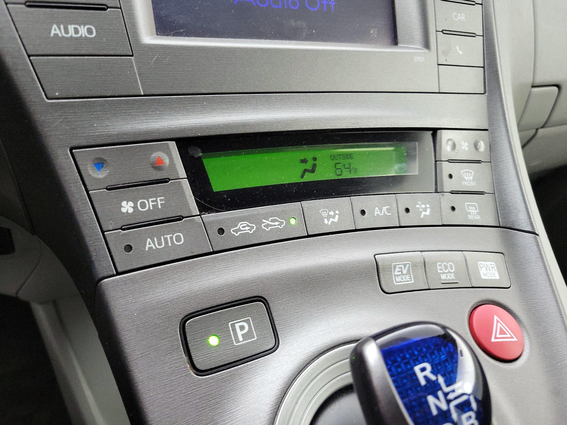 Thumbnail: 2015 Toyota Prius - 16