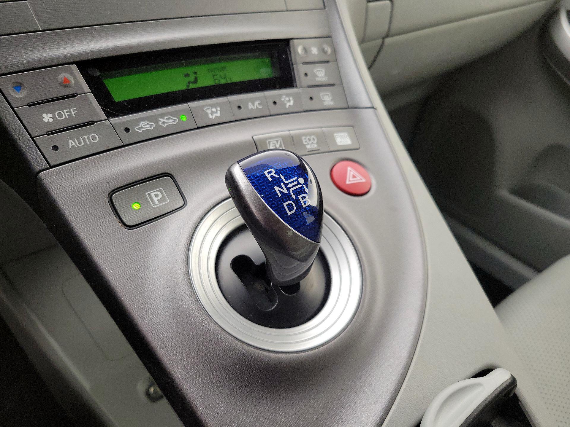 Thumbnail: 2015 Toyota Prius - 17