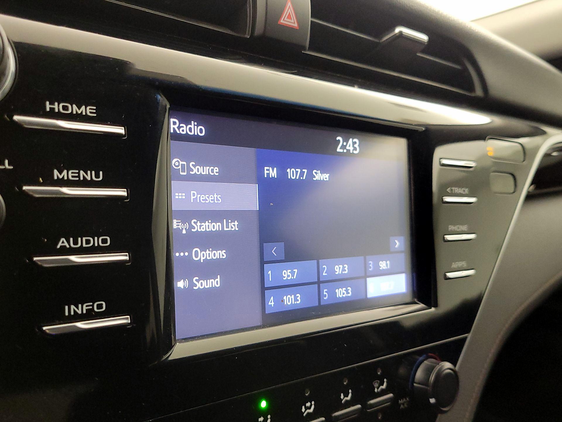 Thumbnail: 2018 Toyota Camry - 15