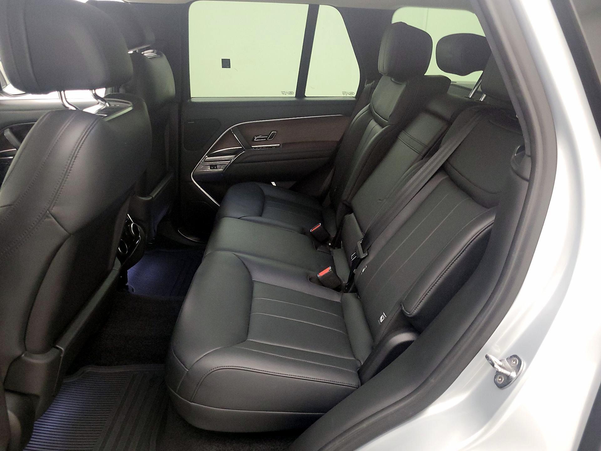 Thumbnail: 2023 Land Rover Range Rover - 19