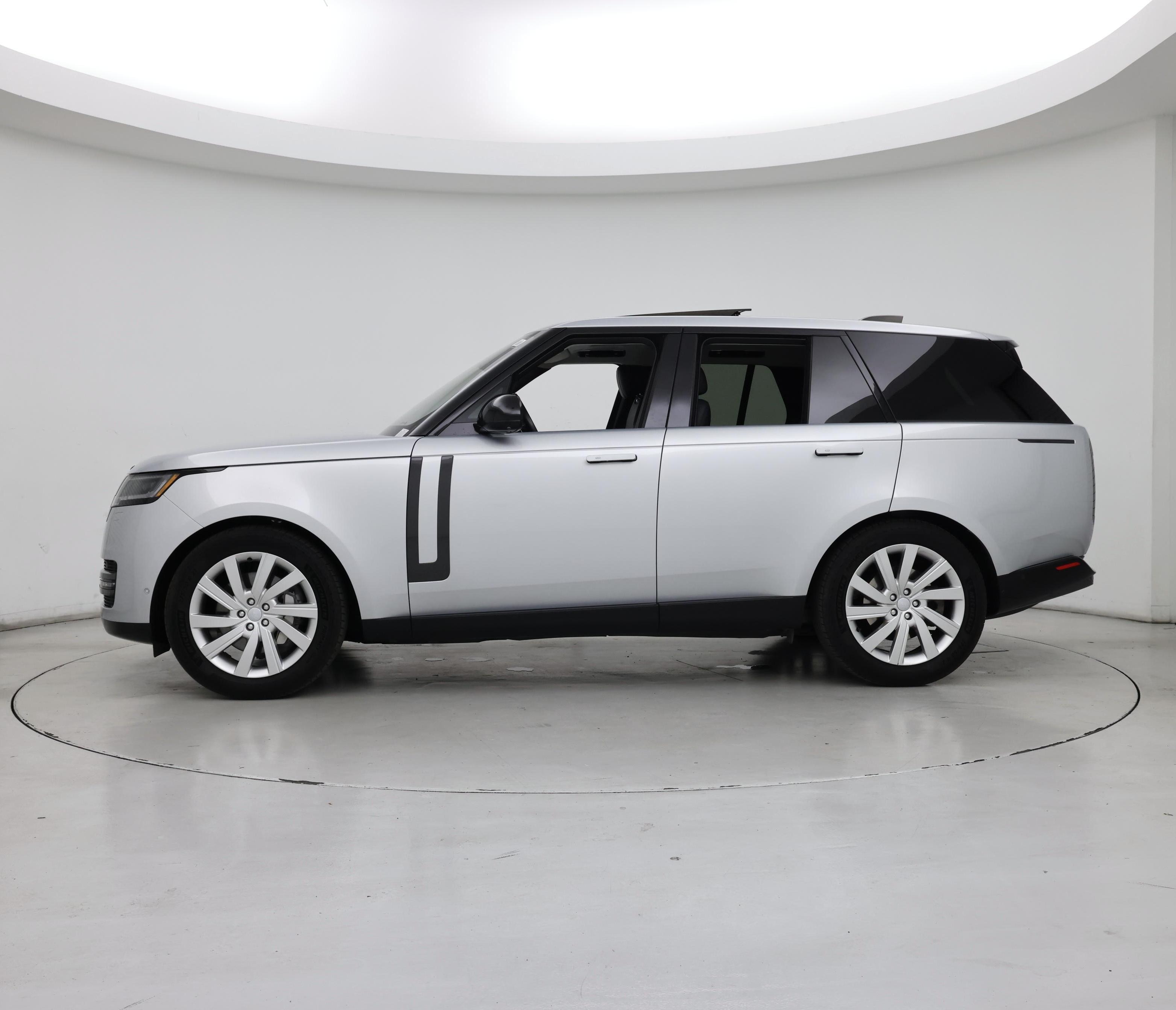 Thumbnail: 2023 Land Rover Range Rover - 3
