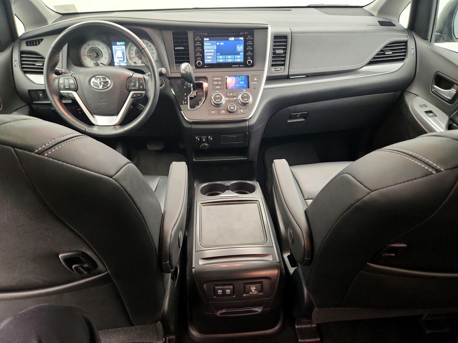 Thumbnail: 2018 Toyota Sienna - 9