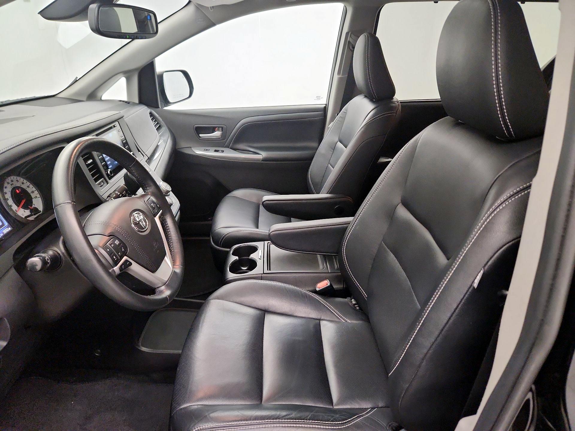 Thumbnail: 2018 Toyota Sienna - 11