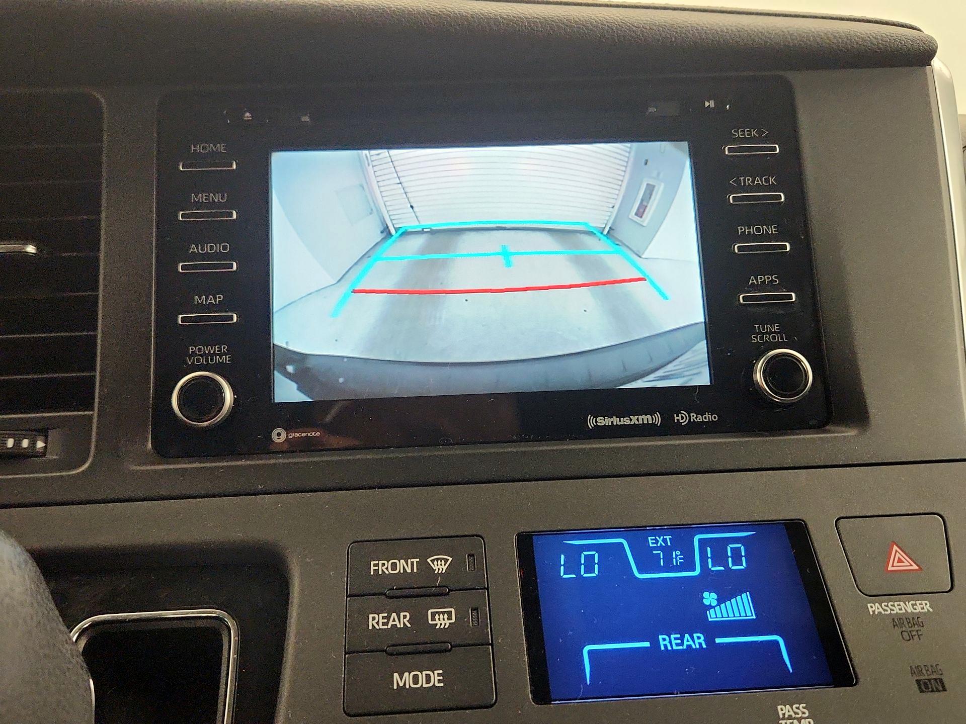 Thumbnail: 2018 Toyota Sienna - 14