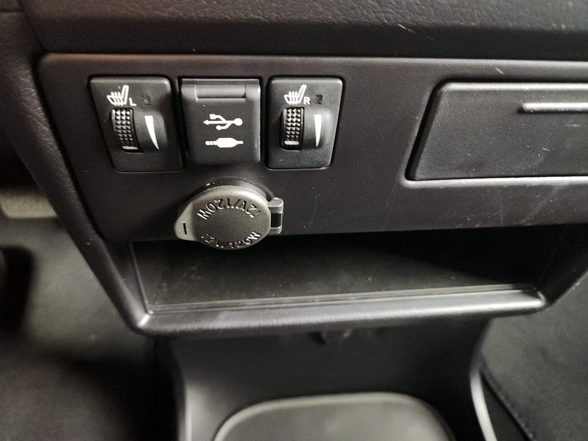 Thumbnail: 2018 Toyota Sienna - 18