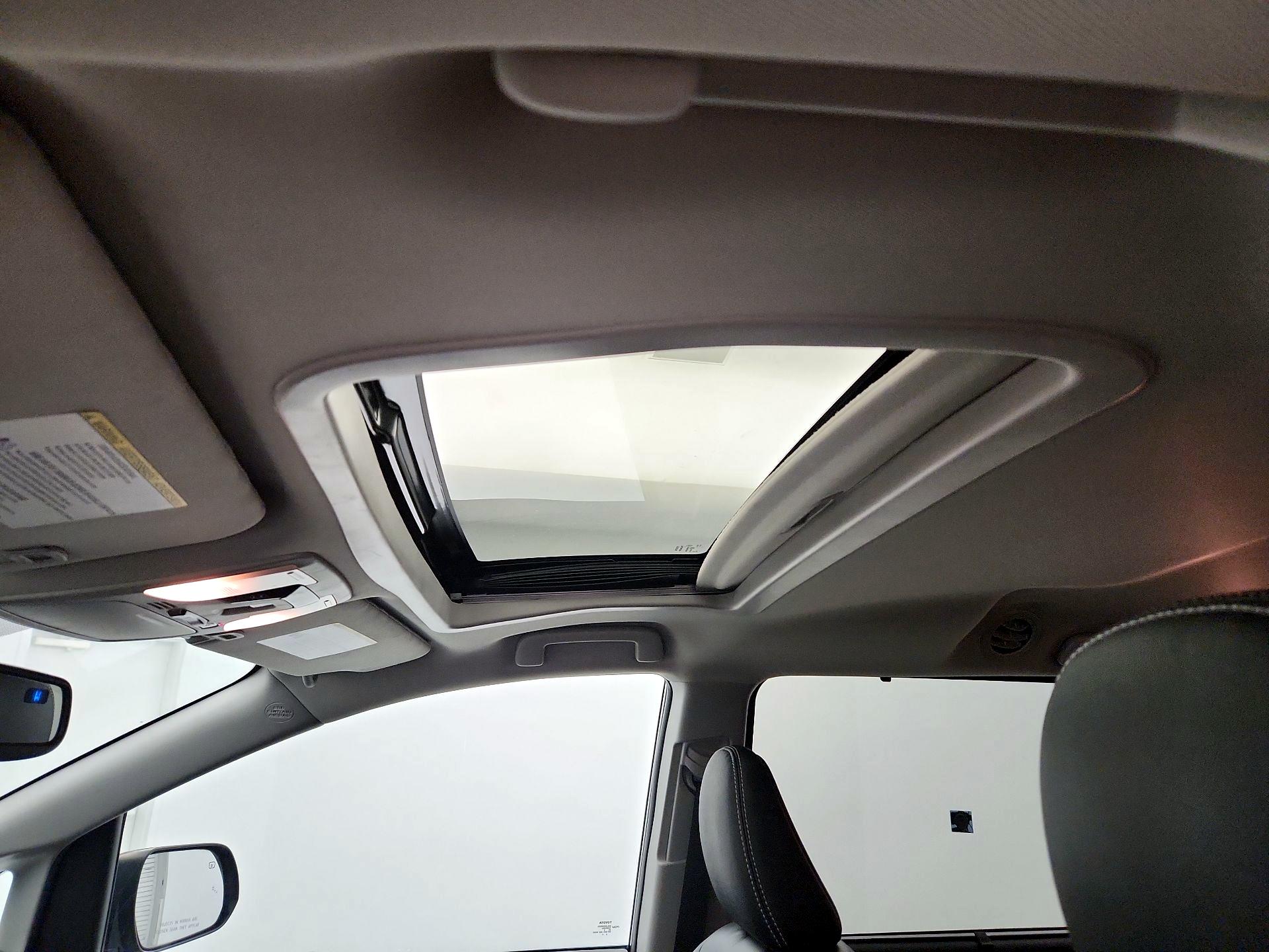 Thumbnail: 2018 Toyota Sienna - 19