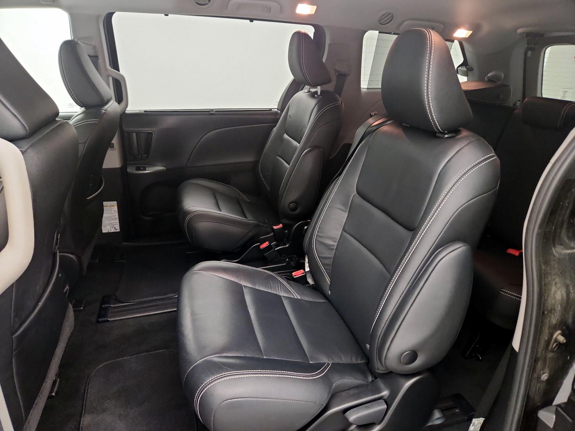 Thumbnail: 2018 Toyota Sienna - 20