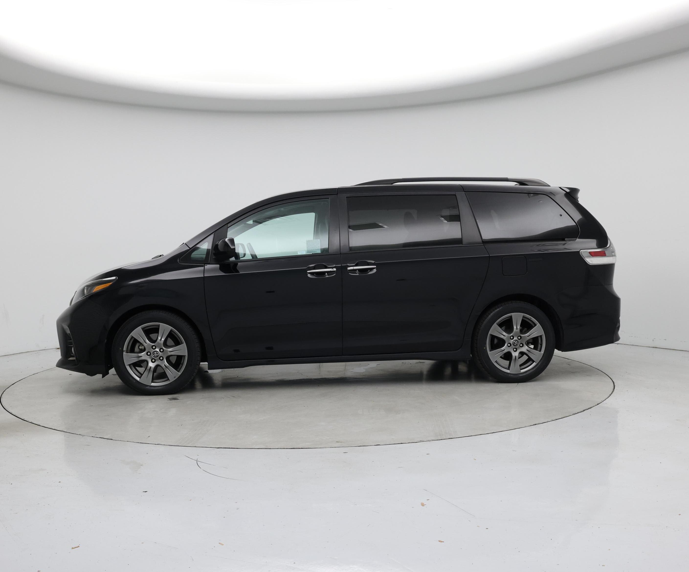 Thumbnail: 2018 Toyota Sienna - 3
