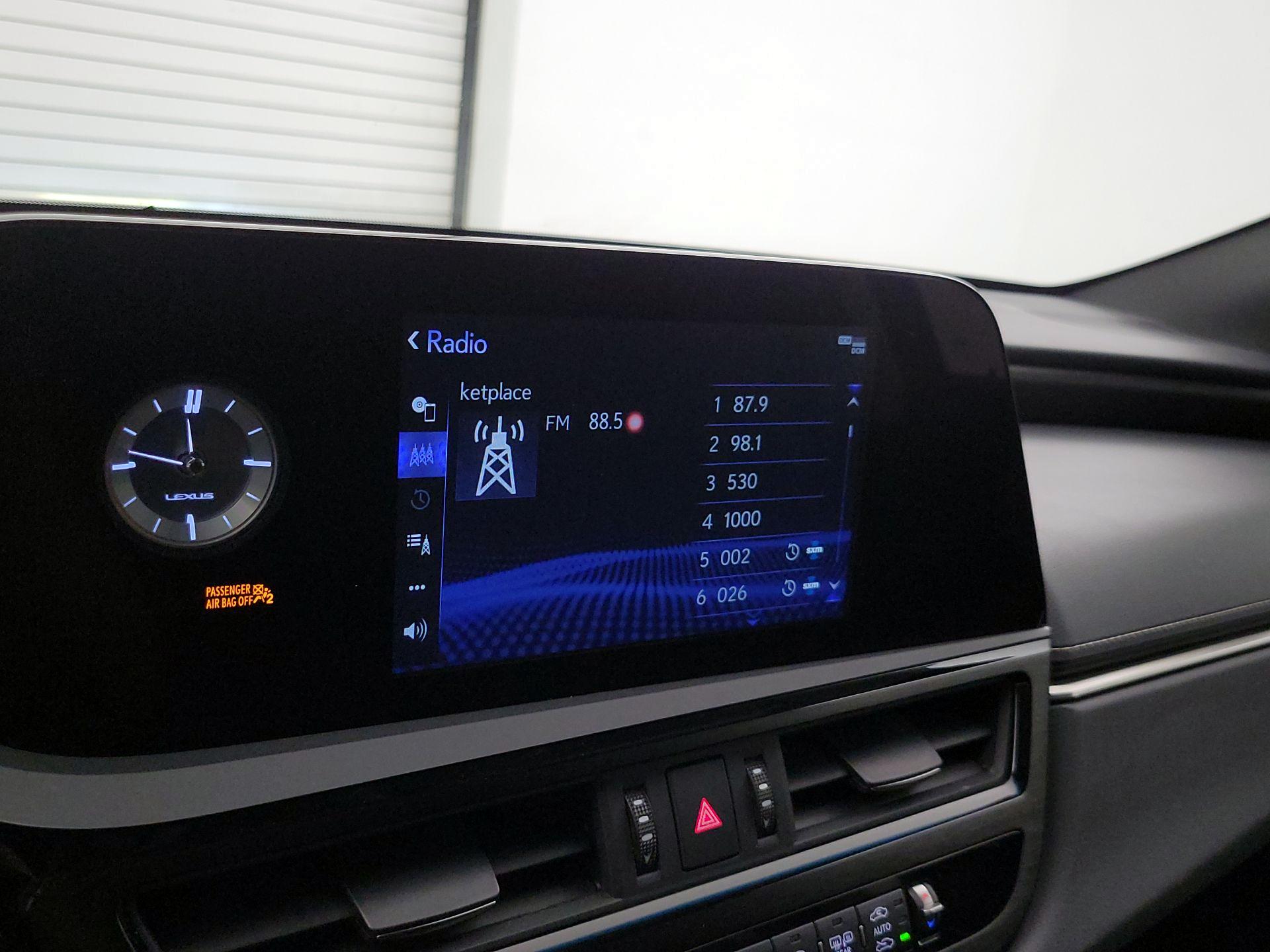 Thumbnail: 2022 Lexus ES - 15