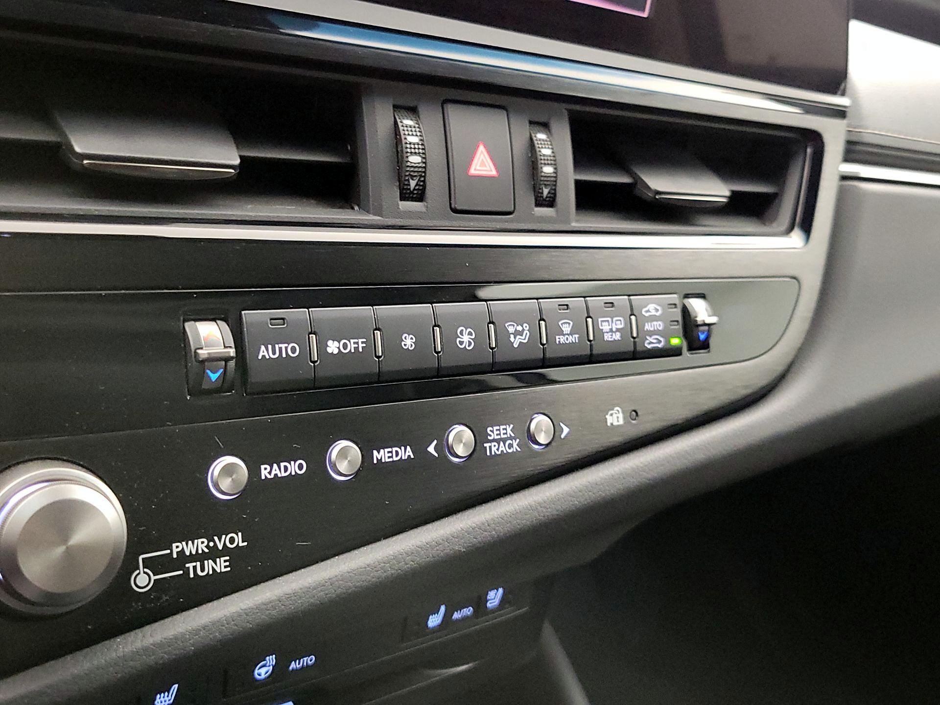 Thumbnail: 2022 Lexus ES - 16