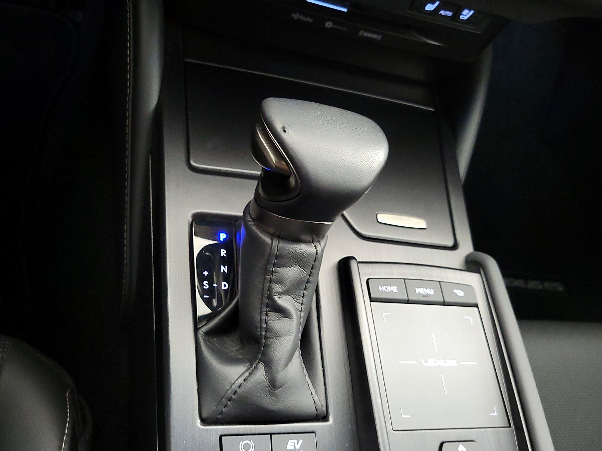 Thumbnail: 2022 Lexus ES - 17