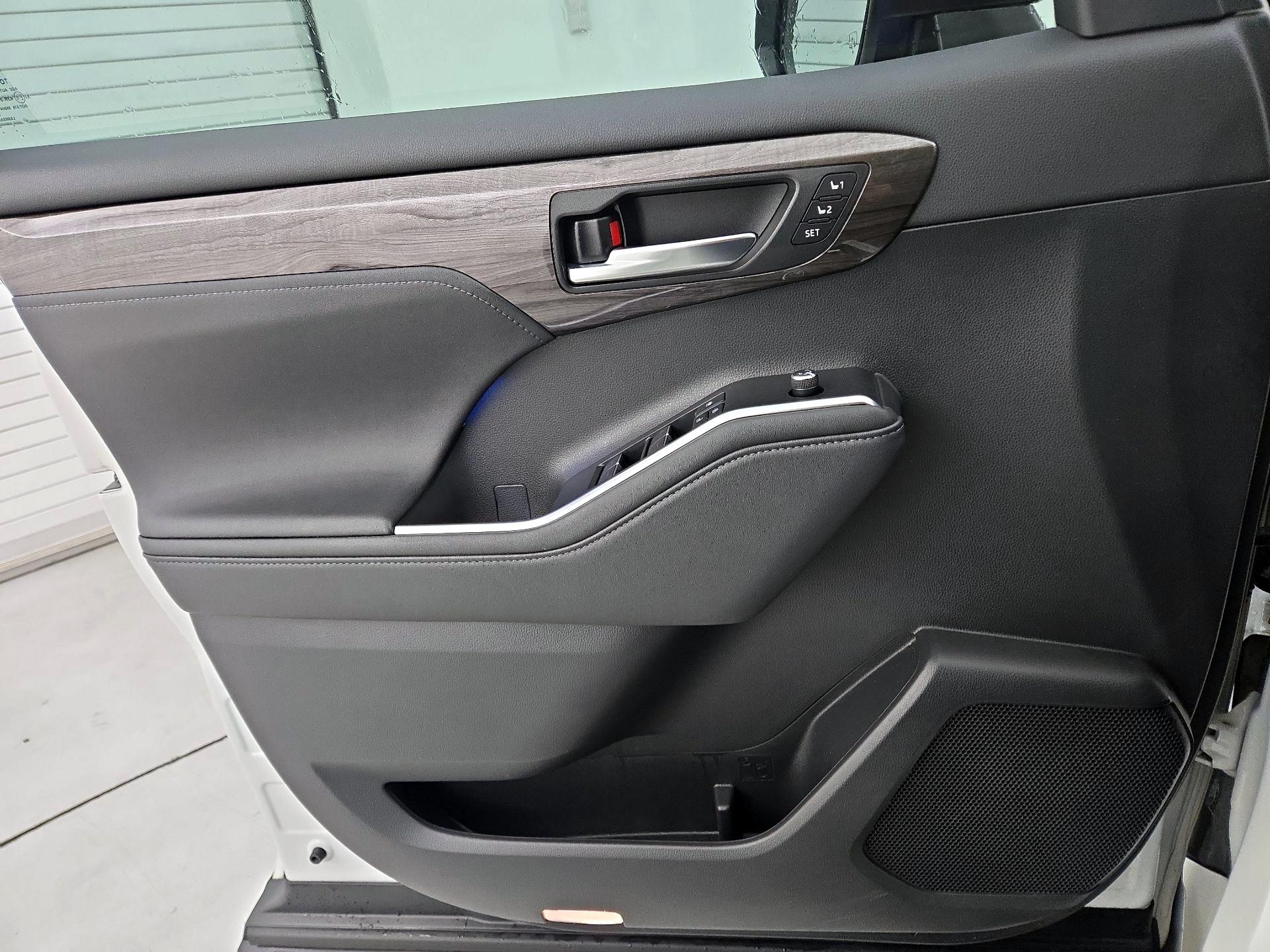 Thumbnail: 2021 Toyota Highlander - 12