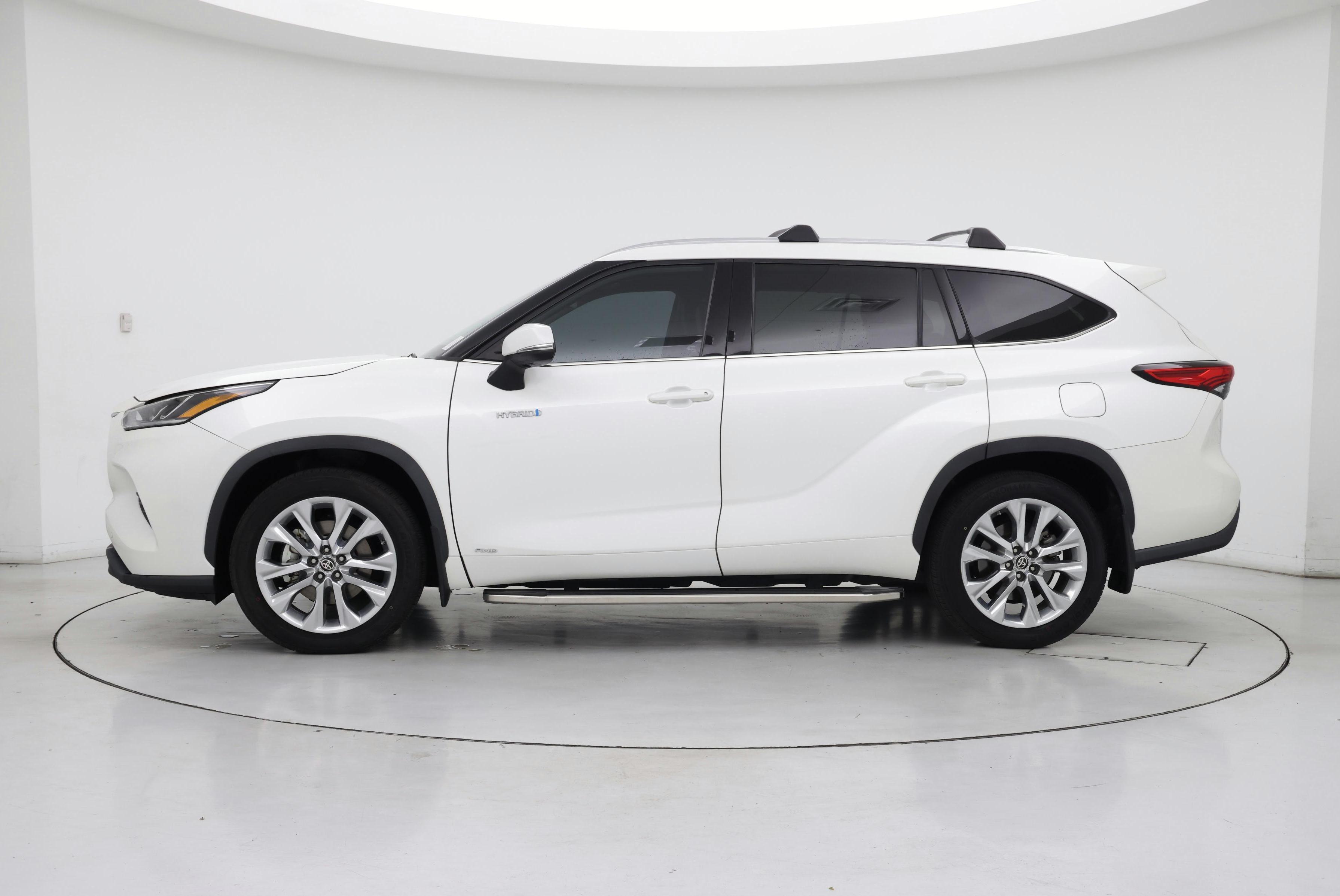 Thumbnail: 2021 Toyota Highlander - 3
