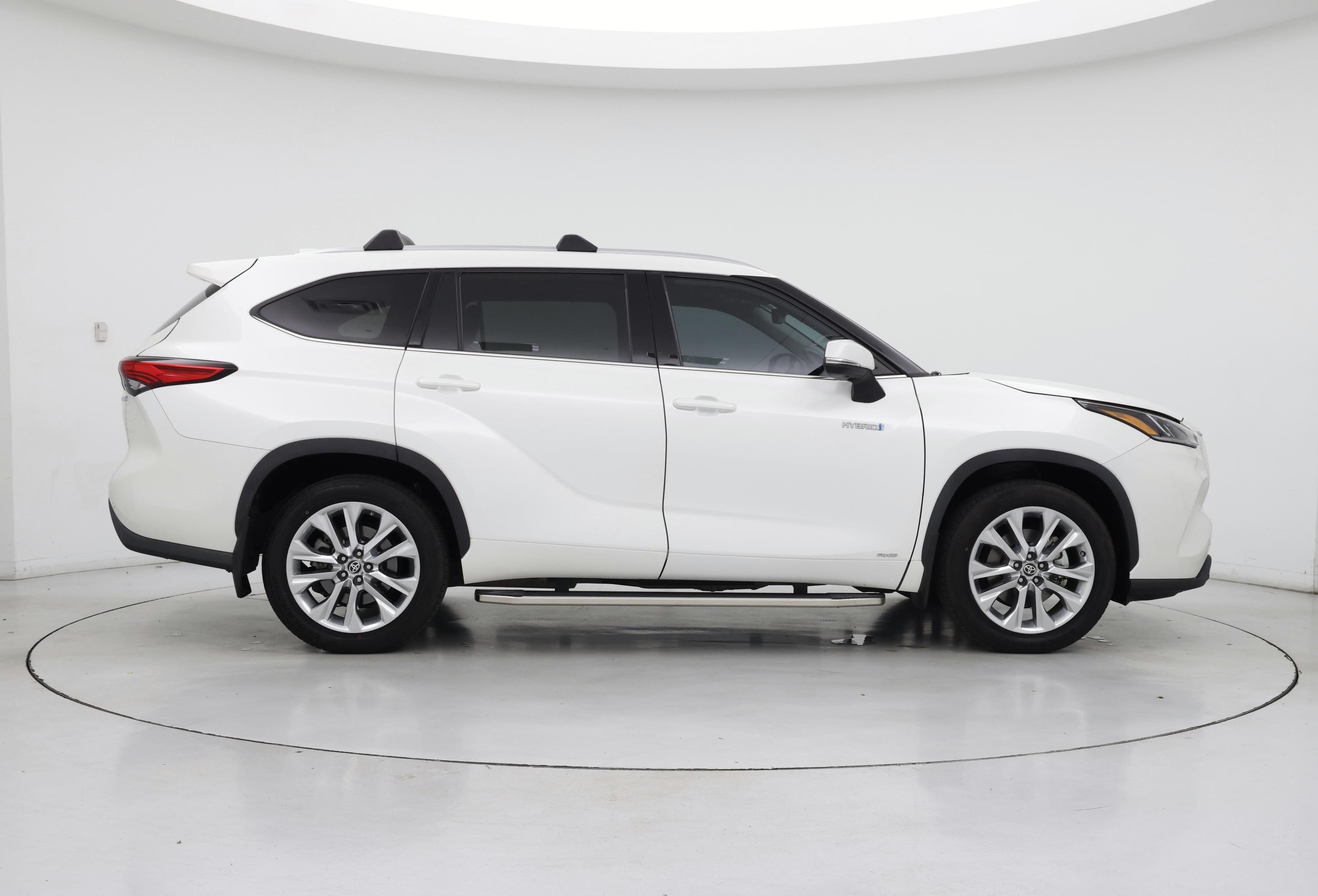 Thumbnail: 2021 Toyota Highlander - 7