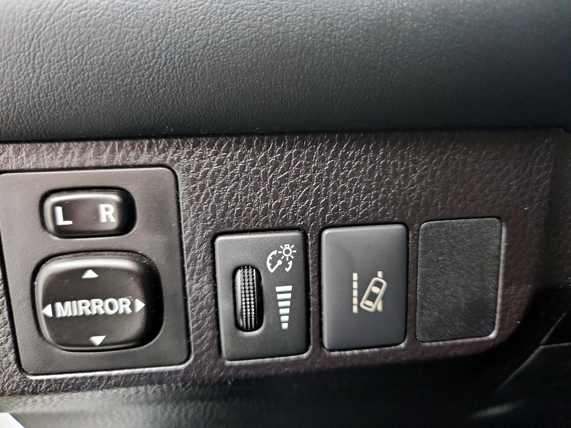 Thumbnail: 2018 Toyota RAV4 - 13