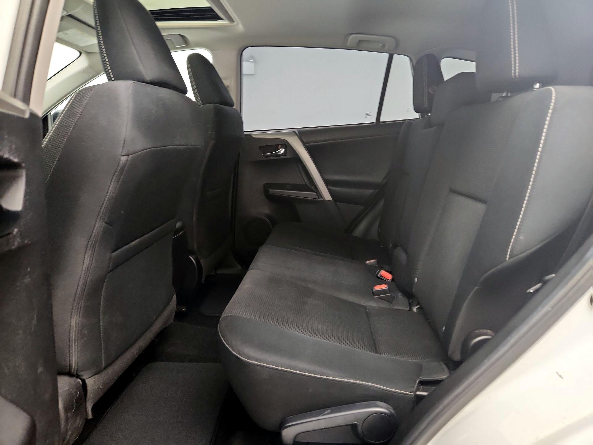 Thumbnail: 2018 Toyota RAV4 - 20