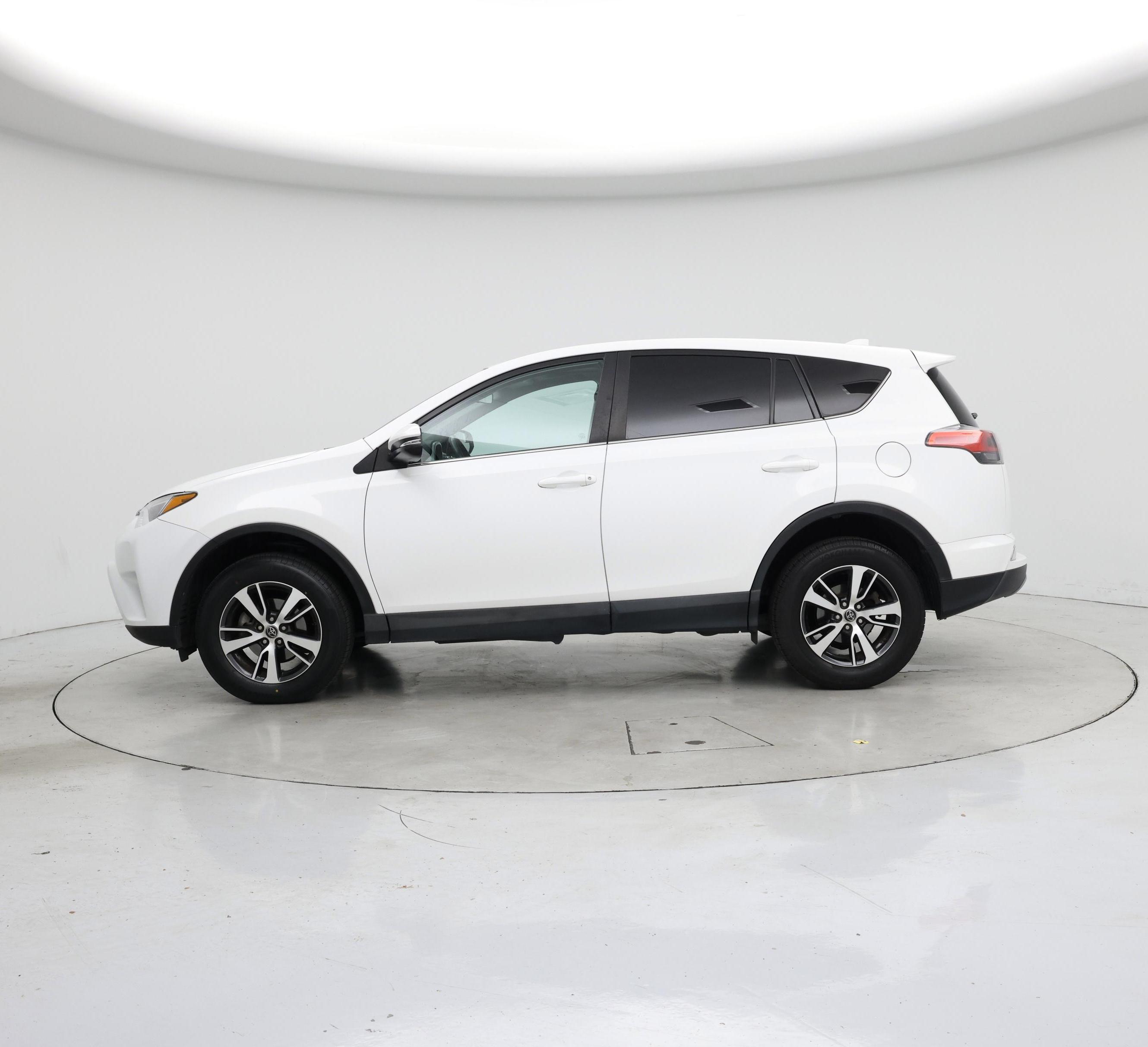 Thumbnail: 2018 Toyota RAV4 - 3