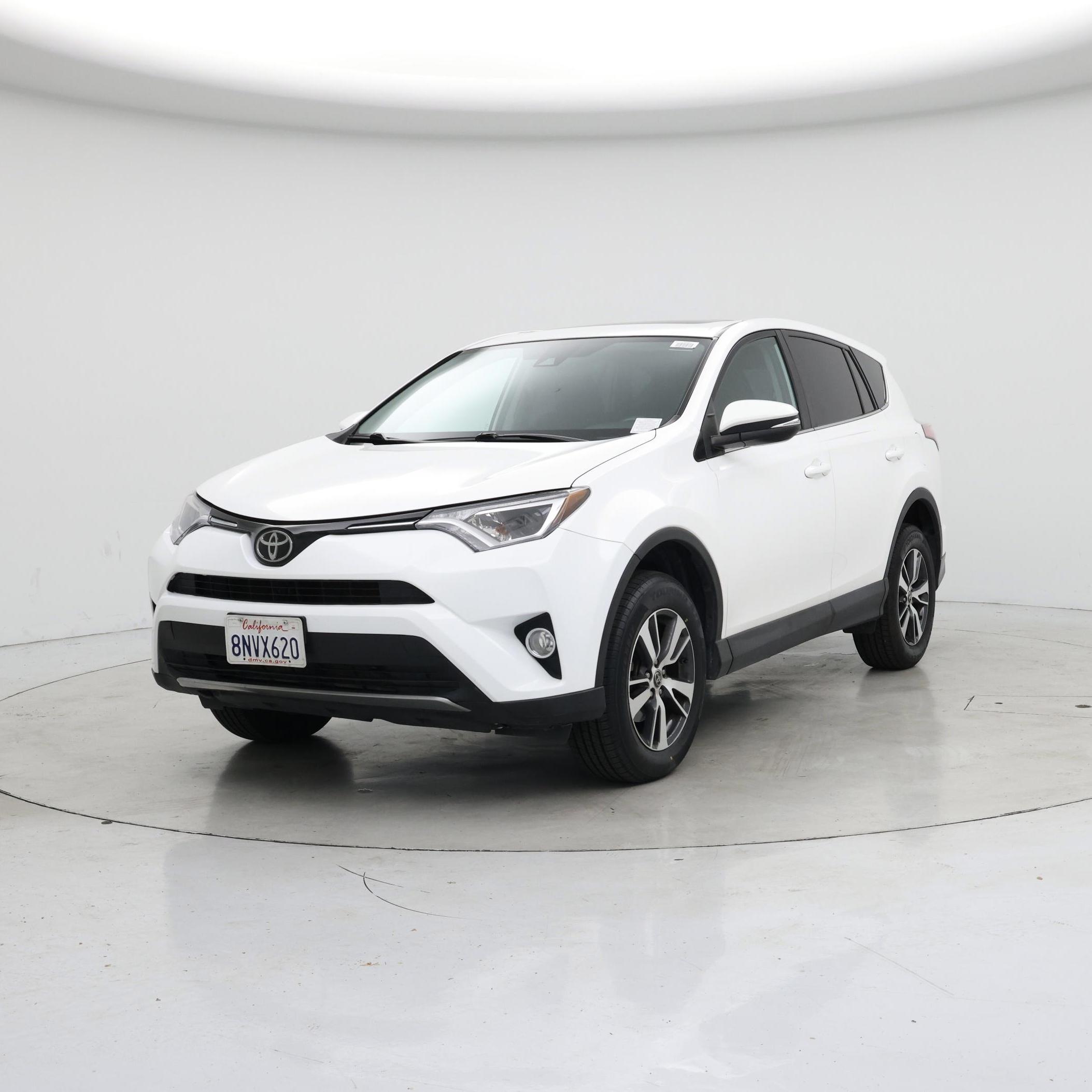 Thumbnail: 2018 Toyota RAV4 - 4