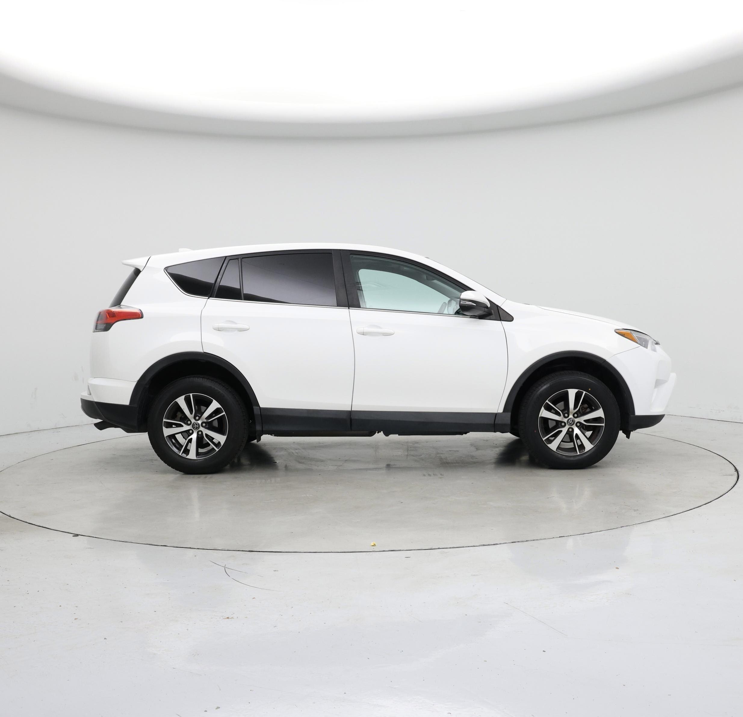 Thumbnail: 2018 Toyota RAV4 - 7