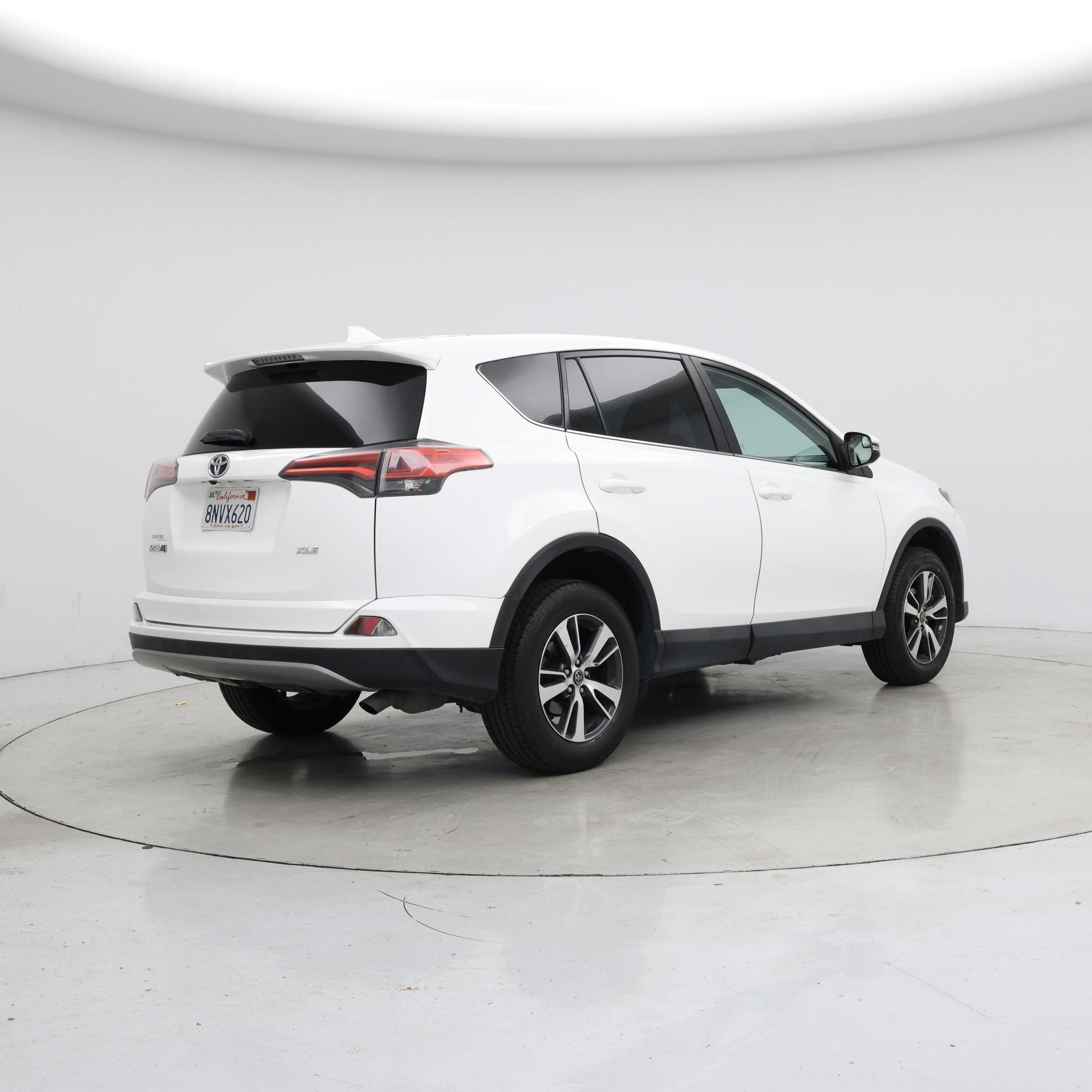 Thumbnail: 2018 Toyota RAV4 - 8