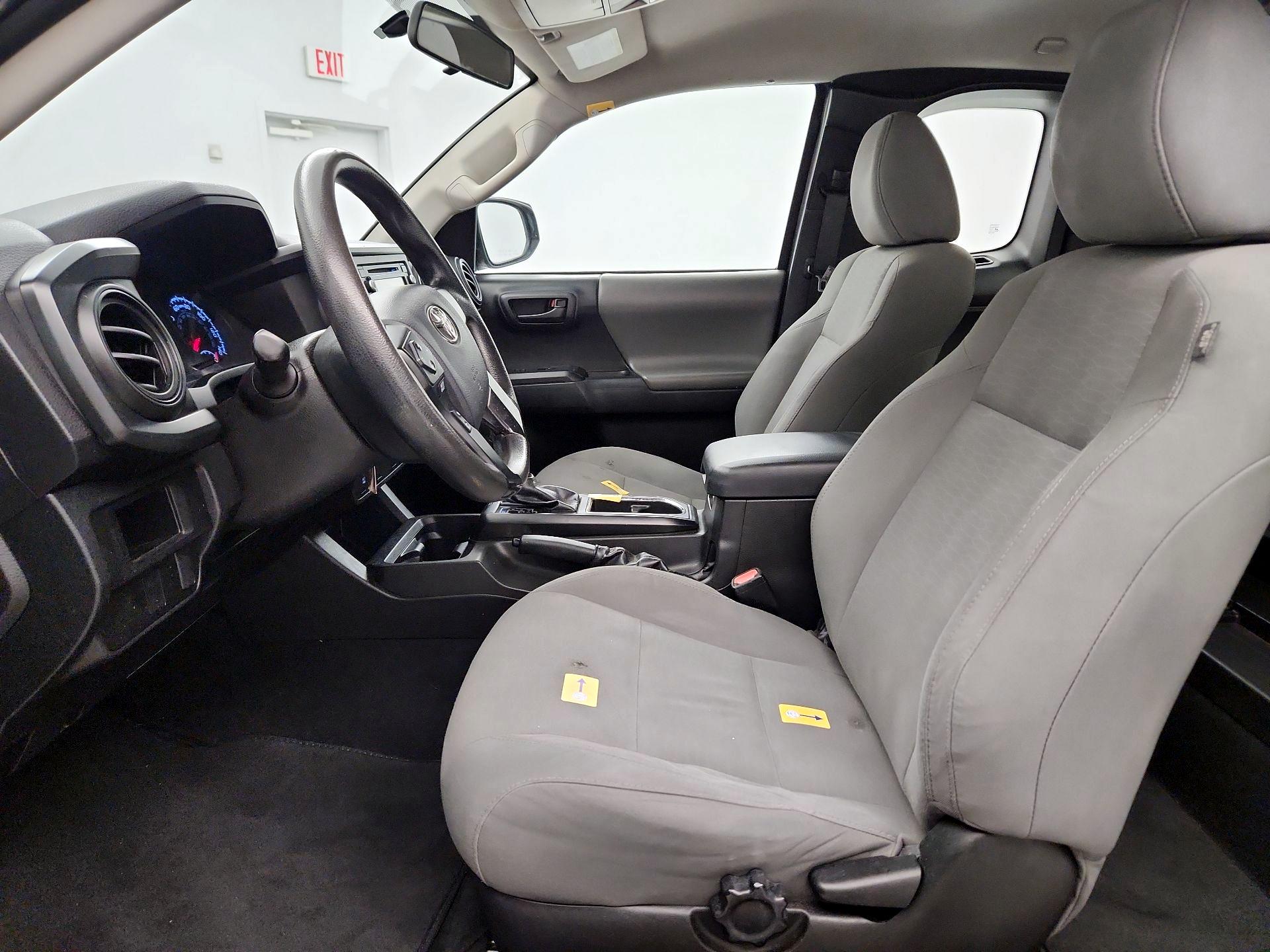 Thumbnail: 2016 Toyota Tacoma - 11