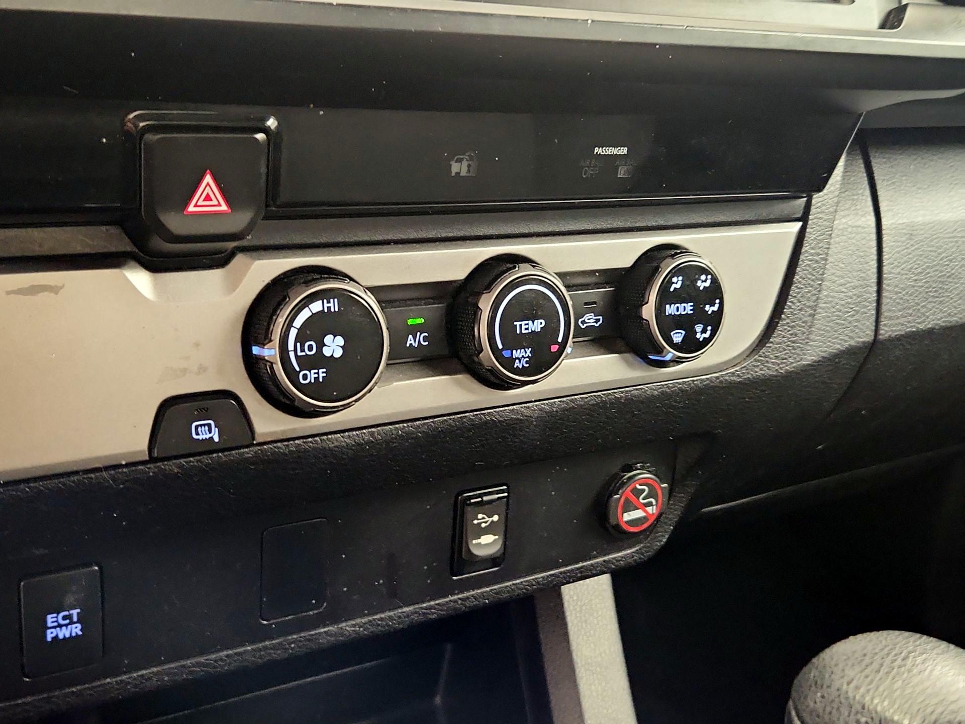 Thumbnail: 2016 Toyota Tacoma - 15